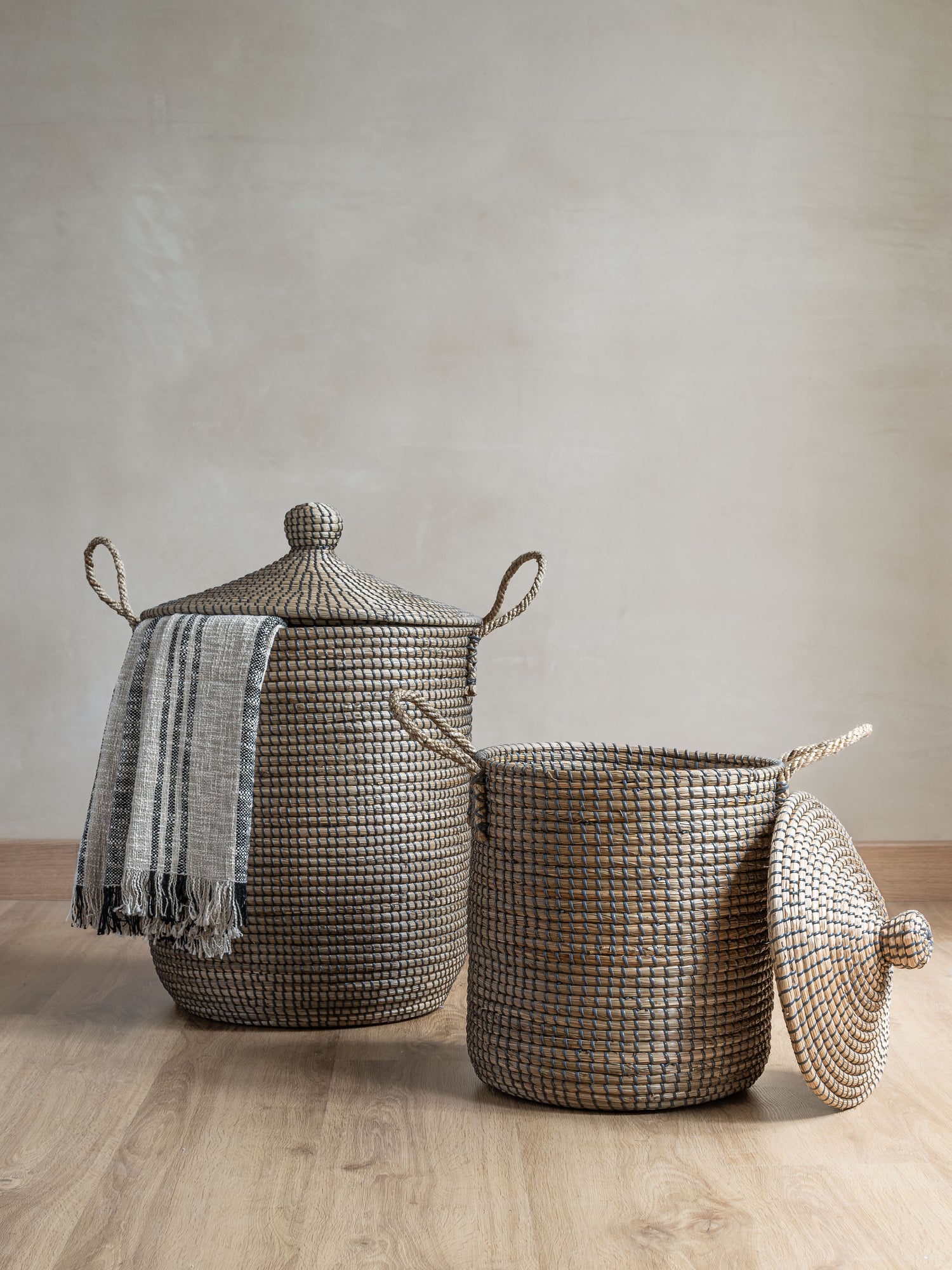 BASKETS & TRAYS