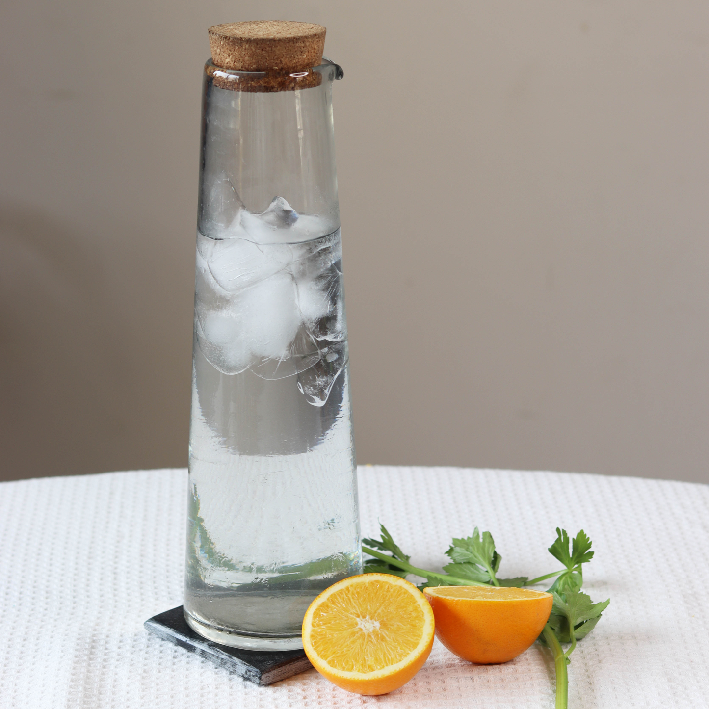CARAFE WITH LID