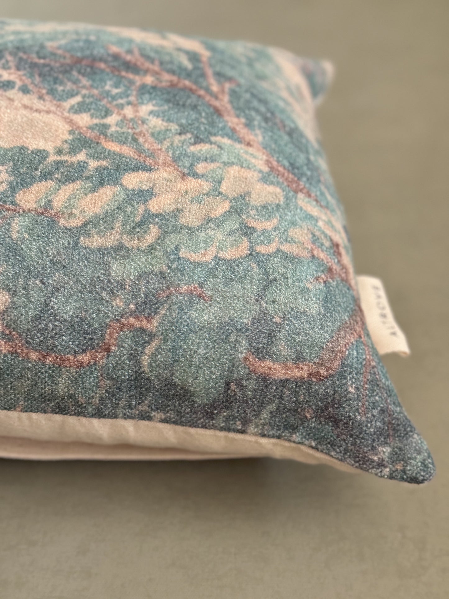 IVY CUSHION