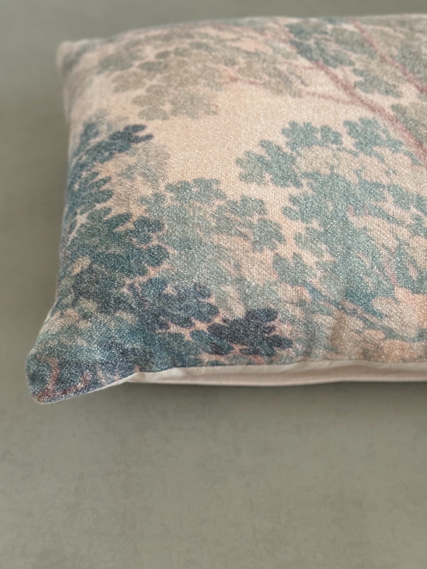IVY CUSHION