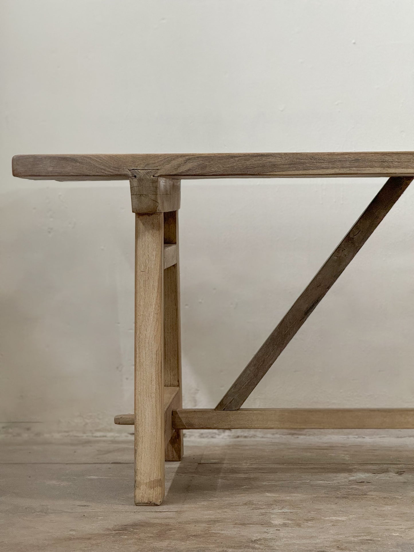 MARCEL DINING TABLE