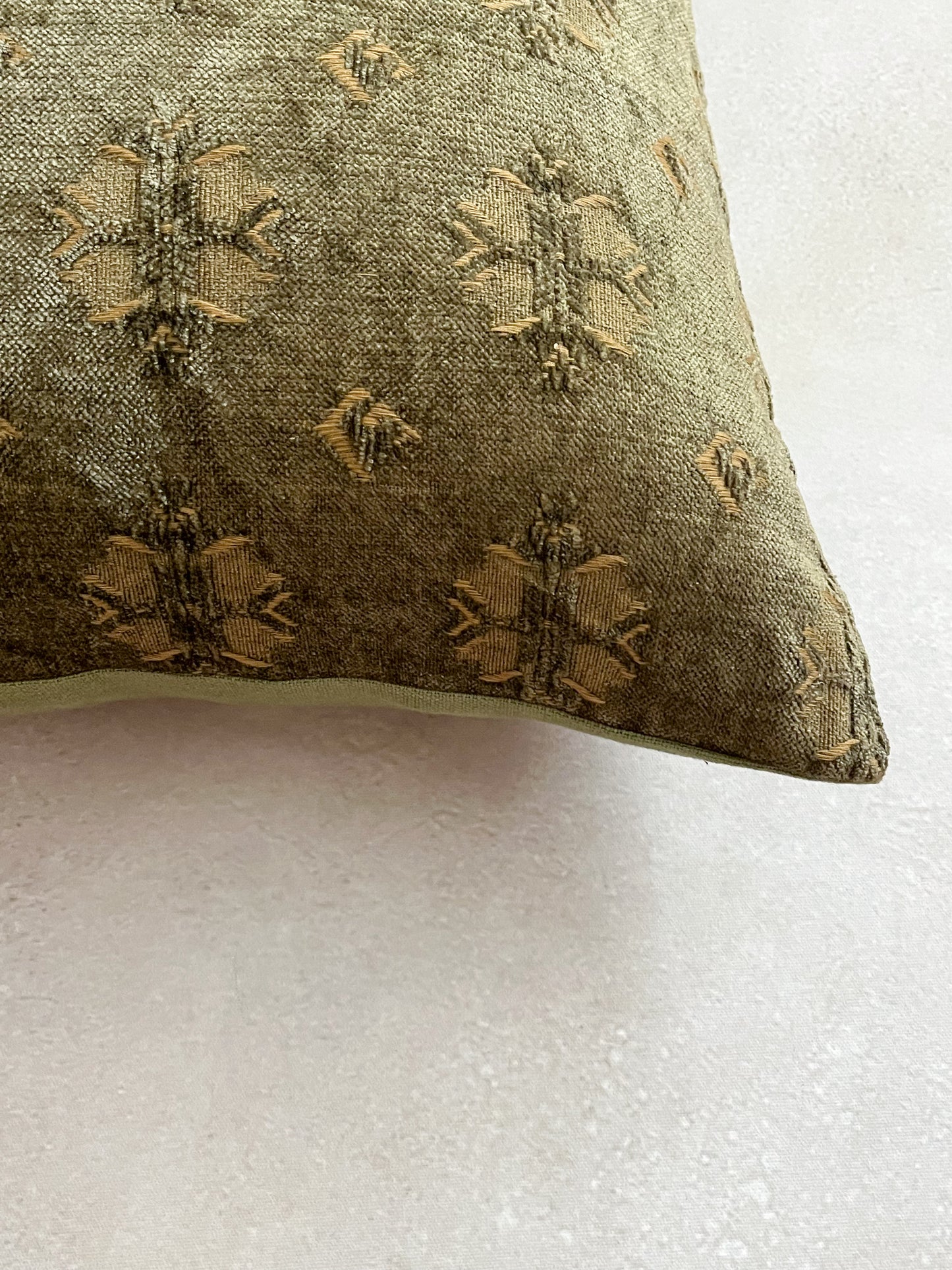 OLIVER CUSHION