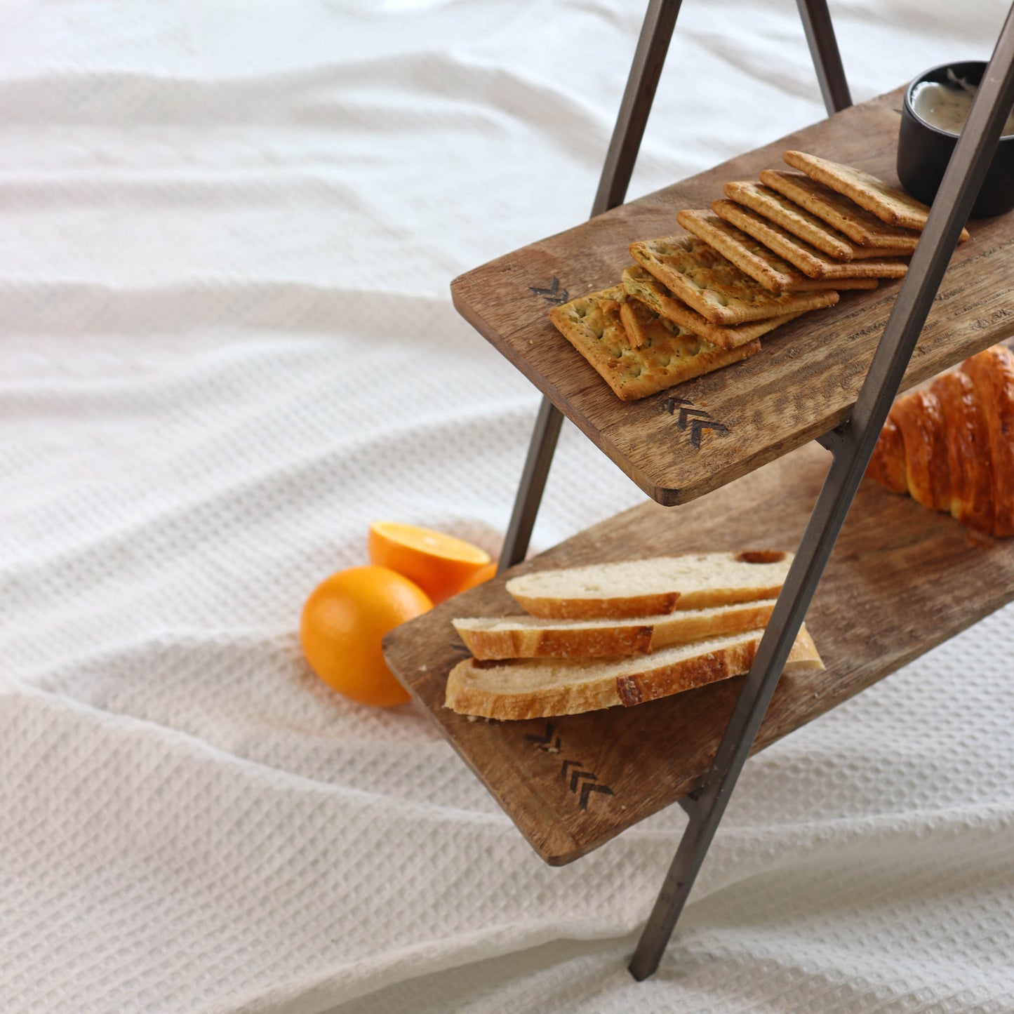 NOMAD TWO TIER PLATTER