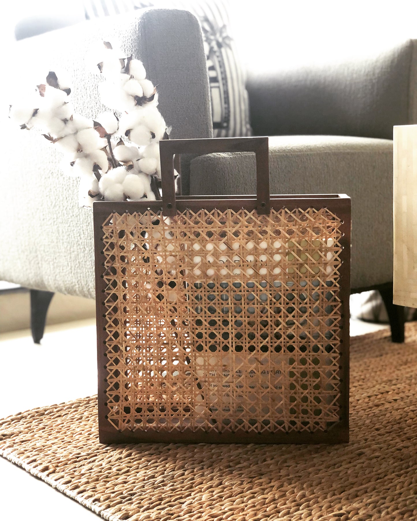 EPICUREAN MAGAZINE HOLDER
