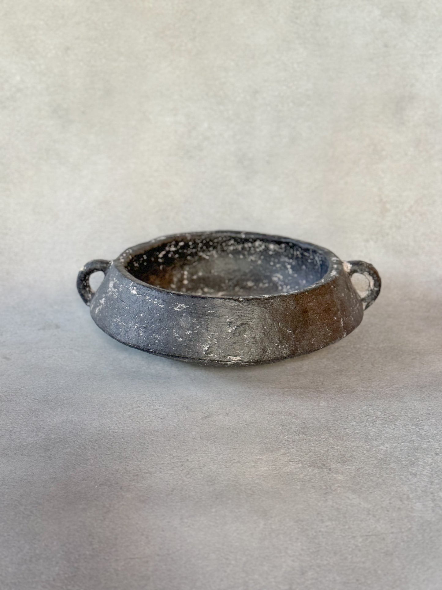 SAINZ PAPER MACHE FLAT BOWL