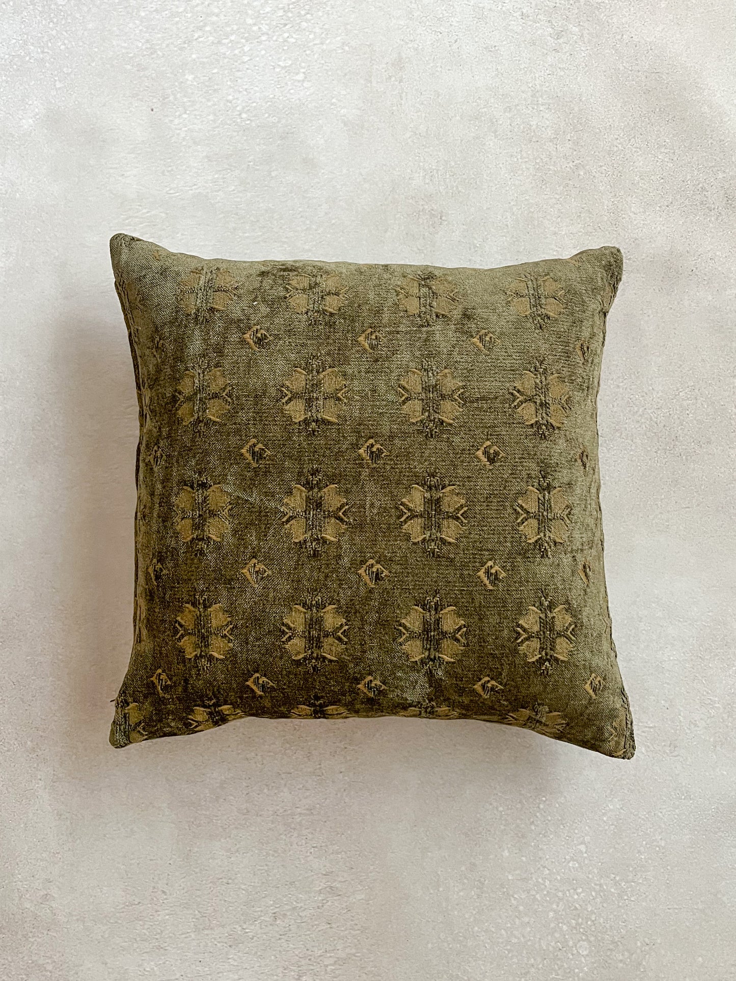OLIVER CUSHION