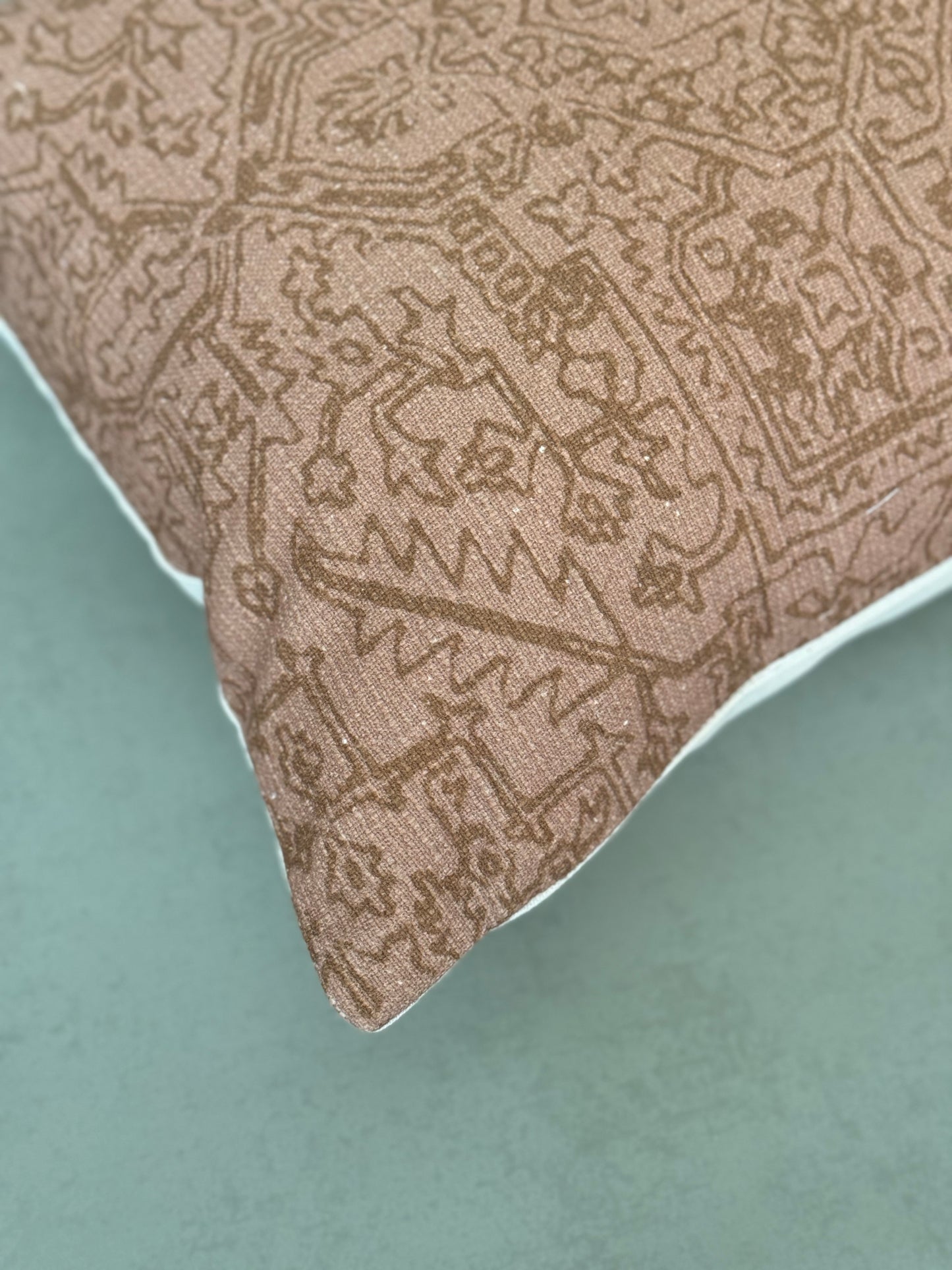 MOSSEL CUSHION