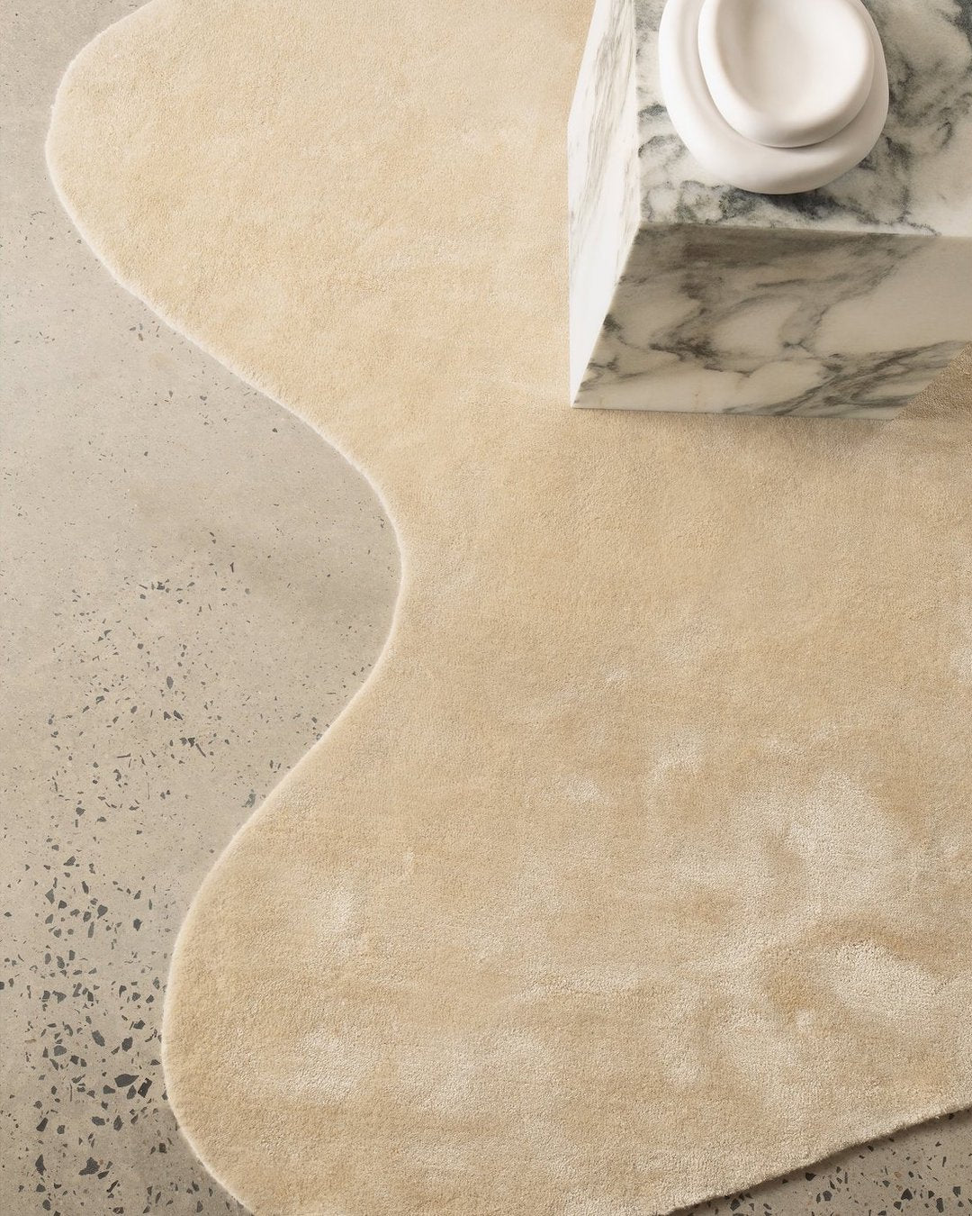 ABSTRACT SILK RUG - LIGHT GOLD