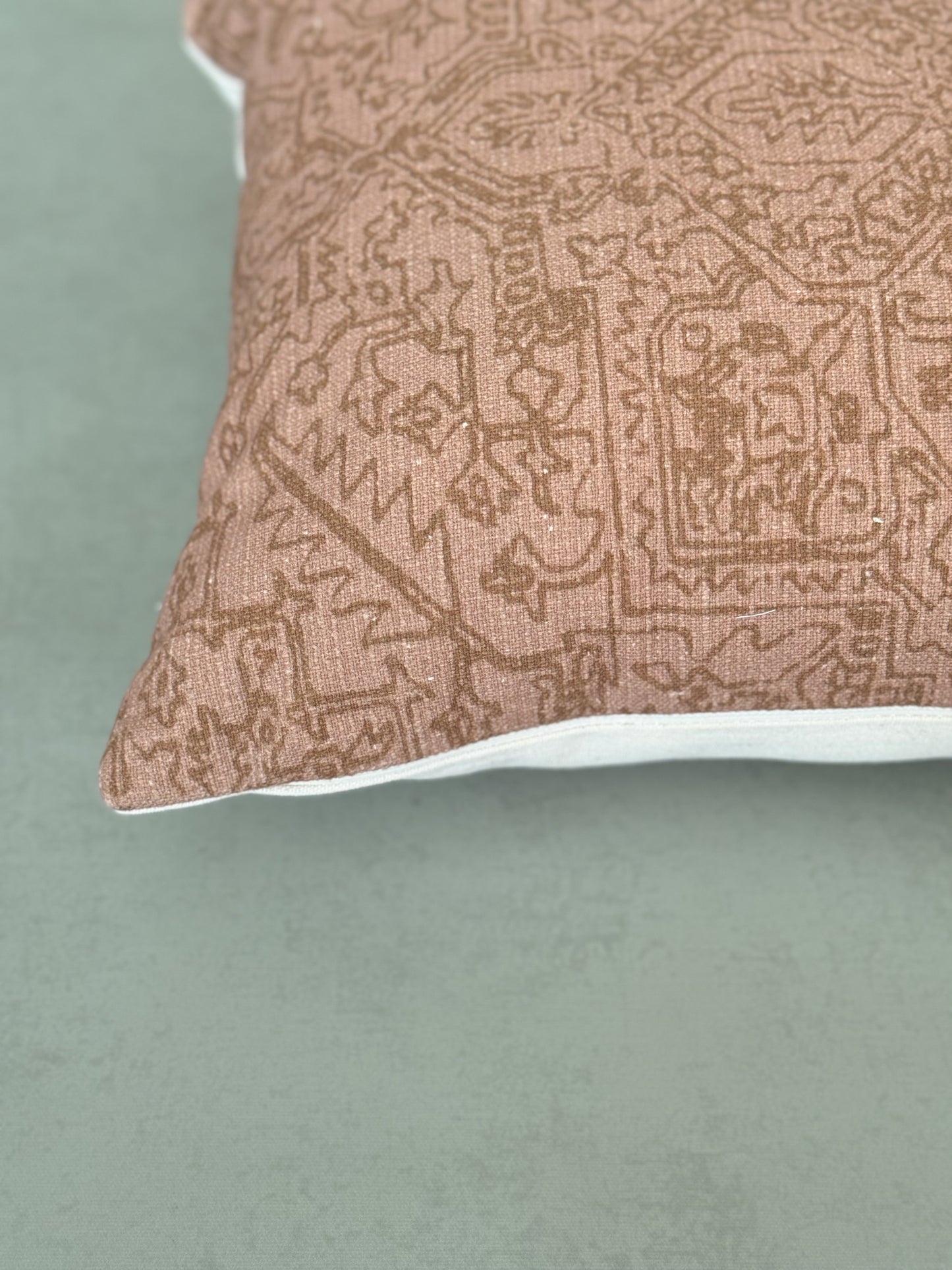 MOSSEL CUSHION