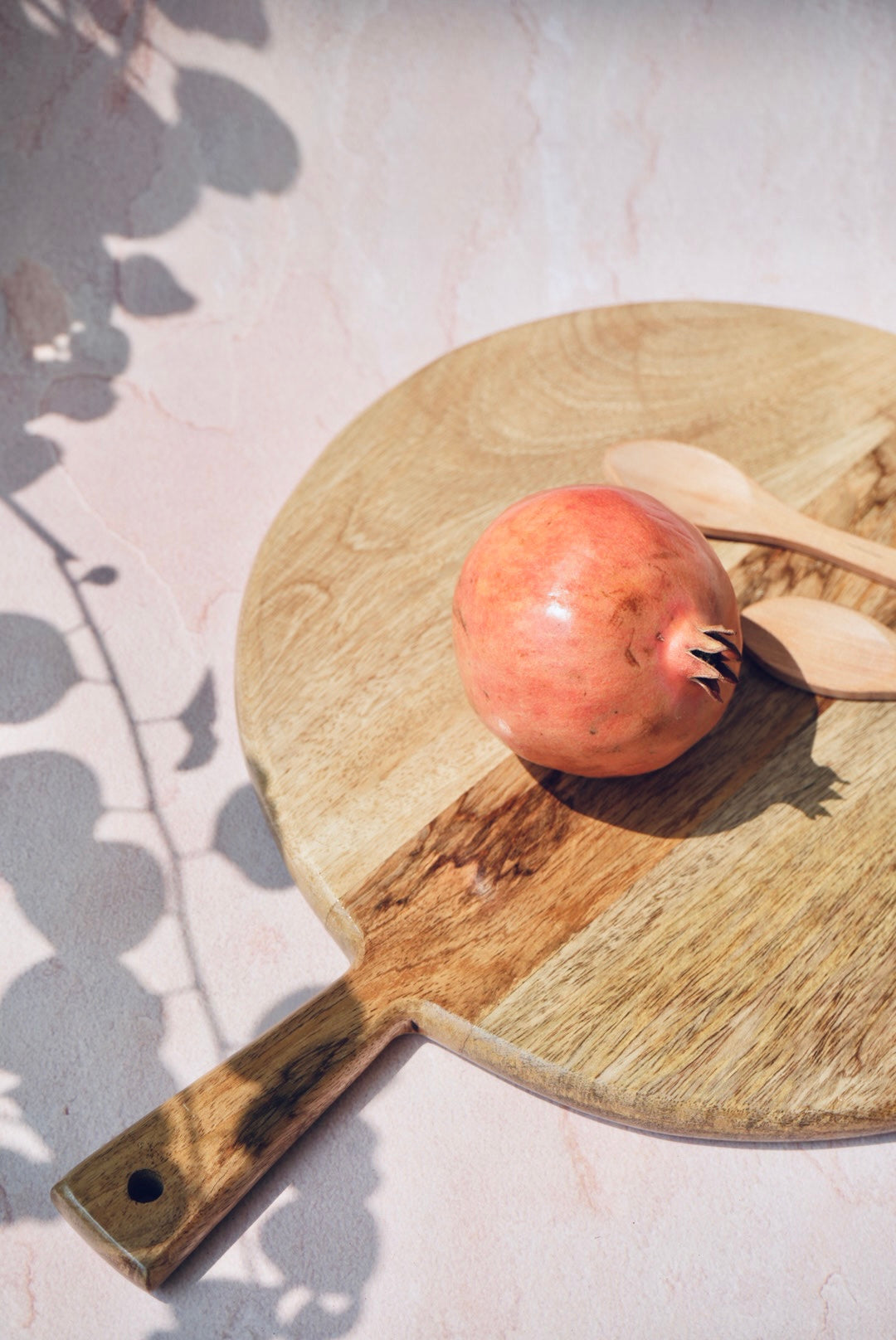 ROUND WOODEN CHOPPING BOARD