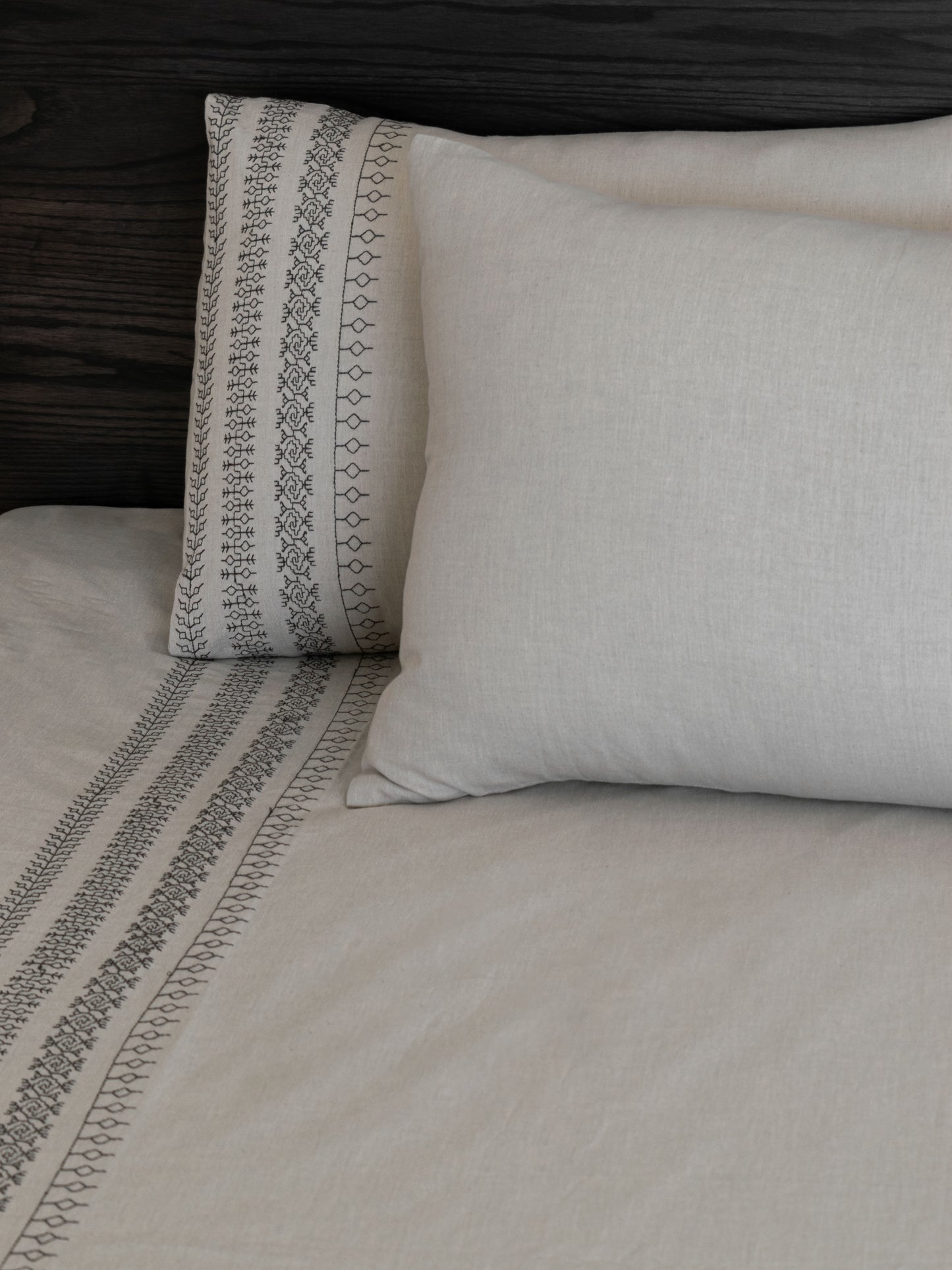NAOMI EMBROIDERED SOLID BEDSHEET