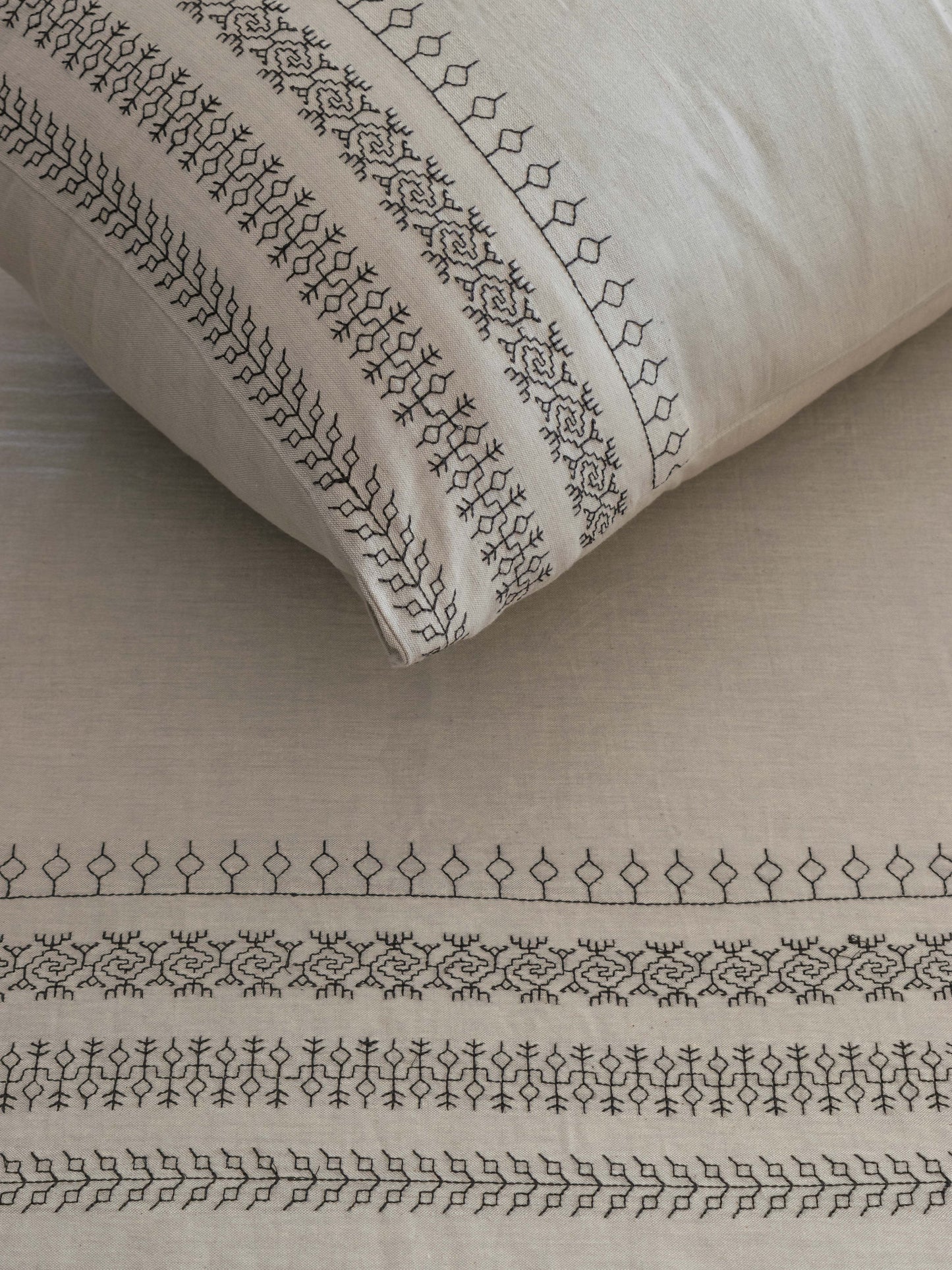 NAOMI EMBROIDERED SOLID BEDSHEET