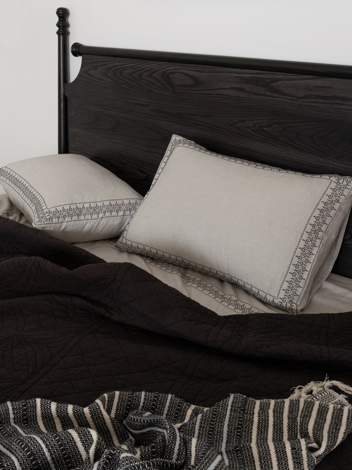 FLEUR EMBROIDERED BLACK QUILT