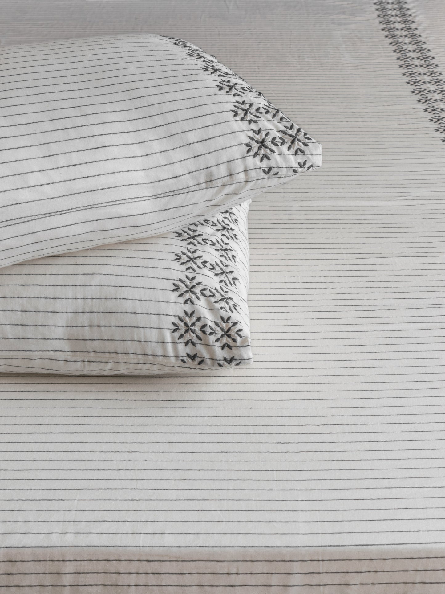 PETAL EMBROIDERED SOLID BEDSHEET