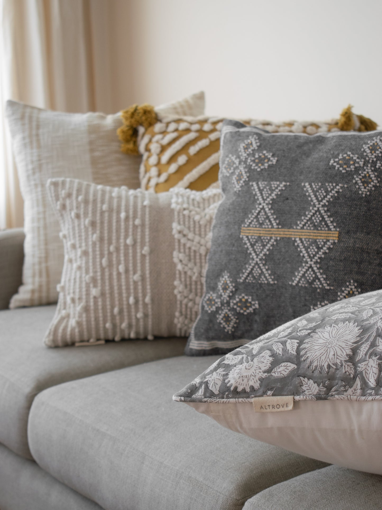 SABINE PATTERNED CUSHION IVORY