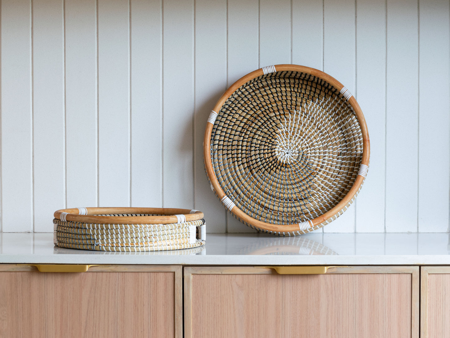 AZRAK WHITE SEAGRASS TRAY