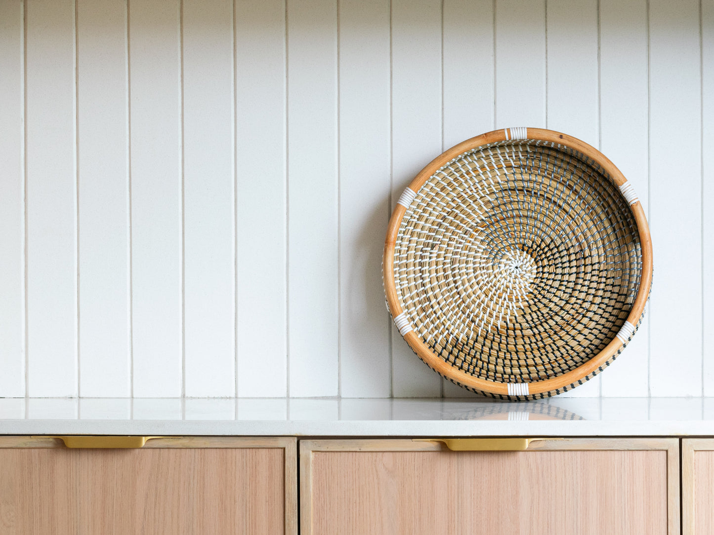 AZRAK WHITE SEAGRASS TRAY