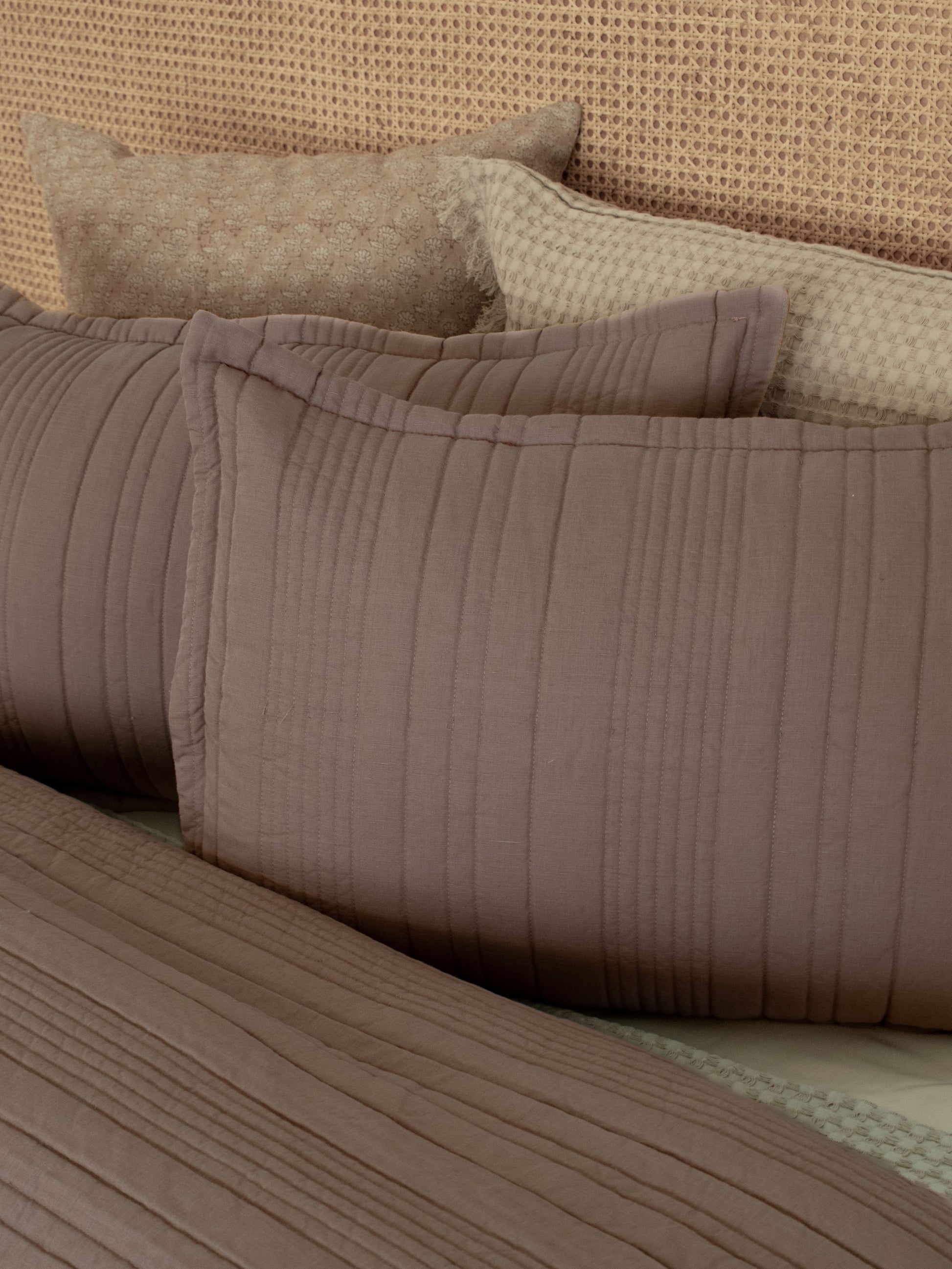 AMARI LIGHT BROWN BEDDING
