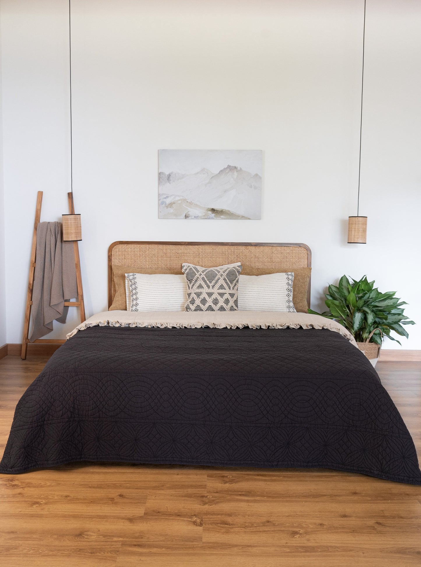 FLEUR EMBROIDERED BLACK QUILT
