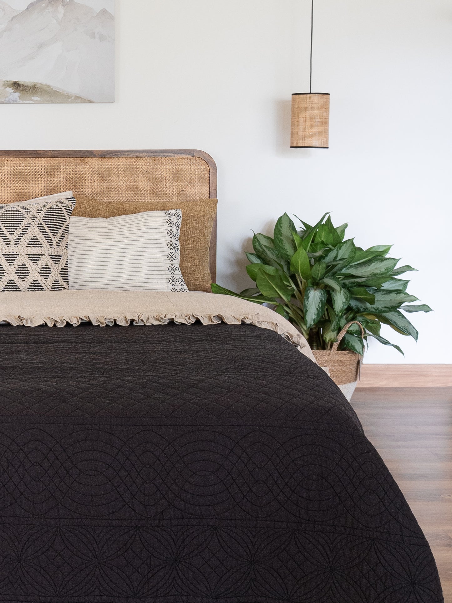 FLEUR EMBROIDERED BLACK QUILT