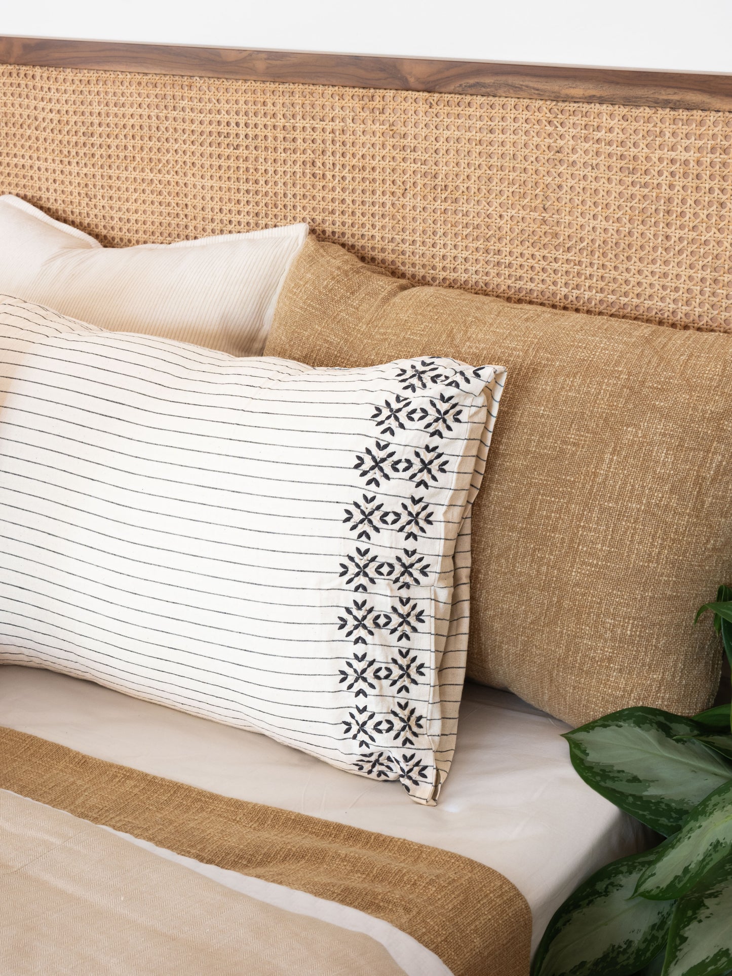 PETAL EMBROIDERED SOLID BEDSHEET
