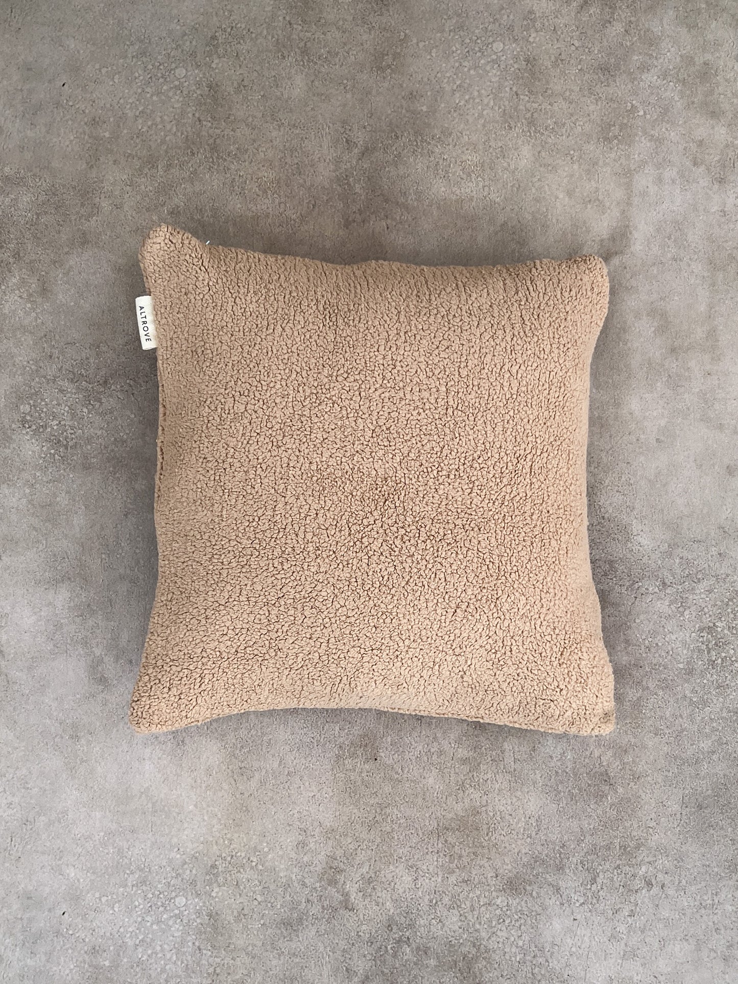 PRISCILA SHERPA CUSHION