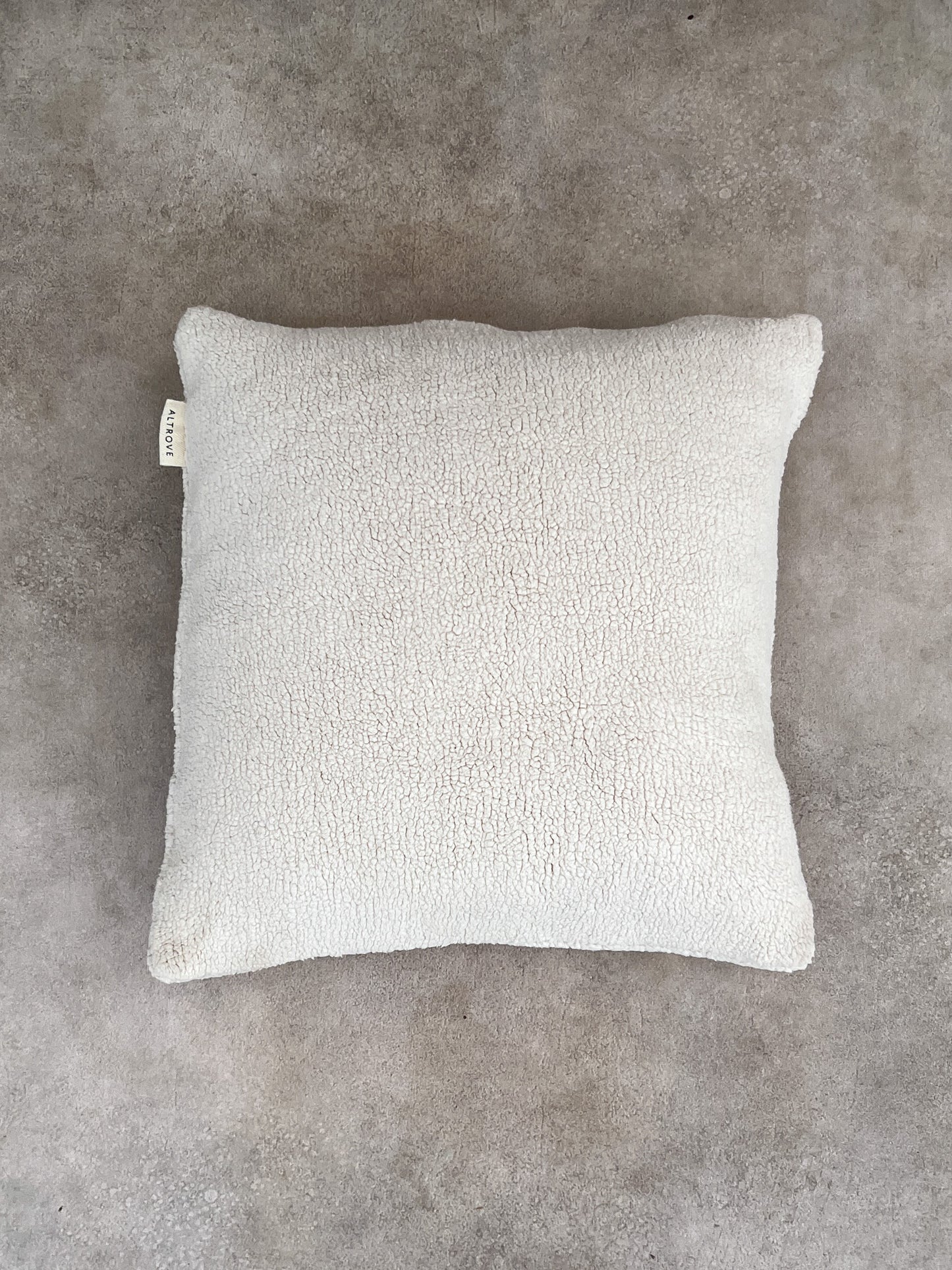 PRISCILA SHERPA CUSHION