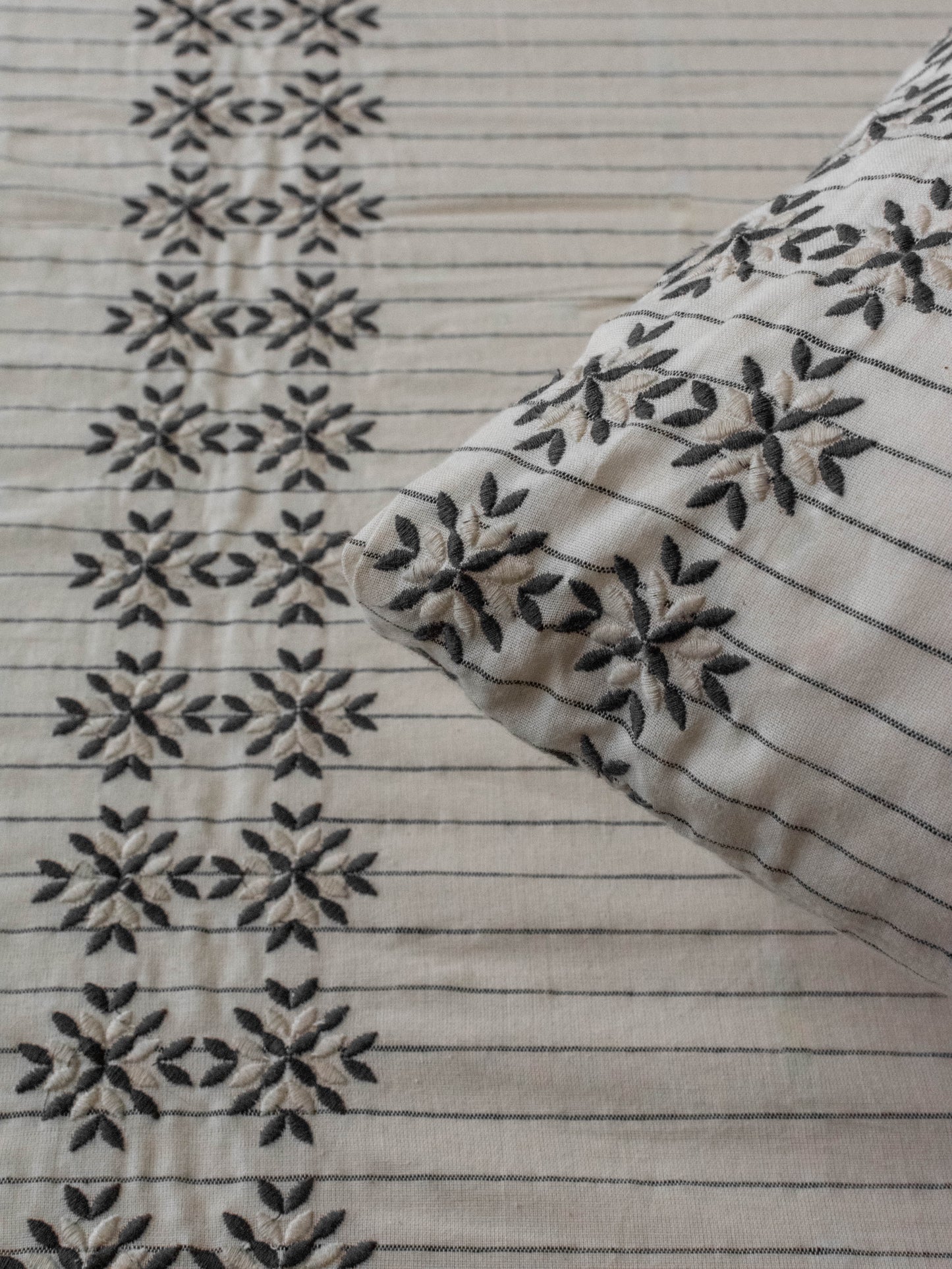 PETAL EMBROIDERED SOLID BEDSHEET