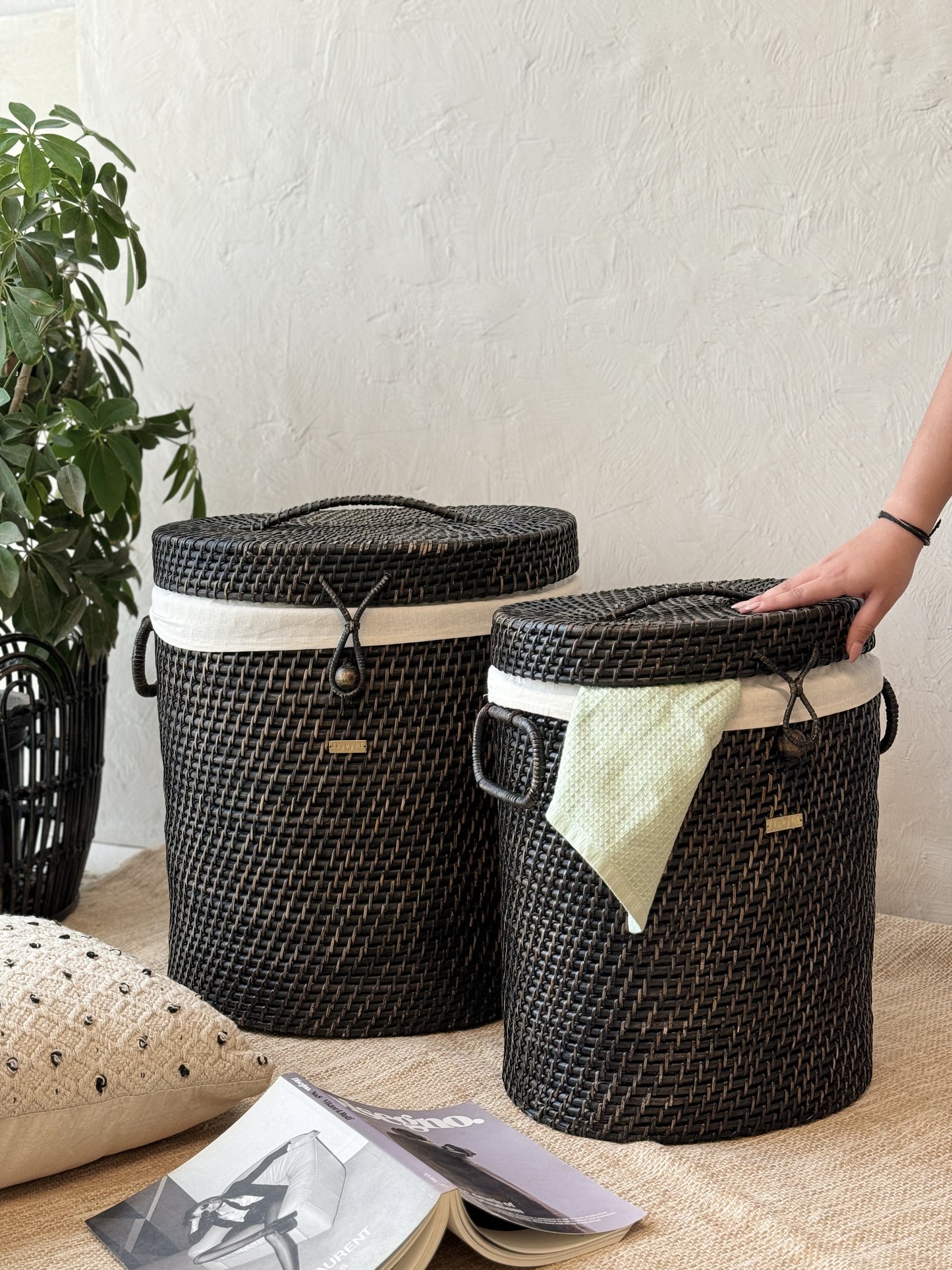 OVAL LAUNDRY BASKET - BLACK