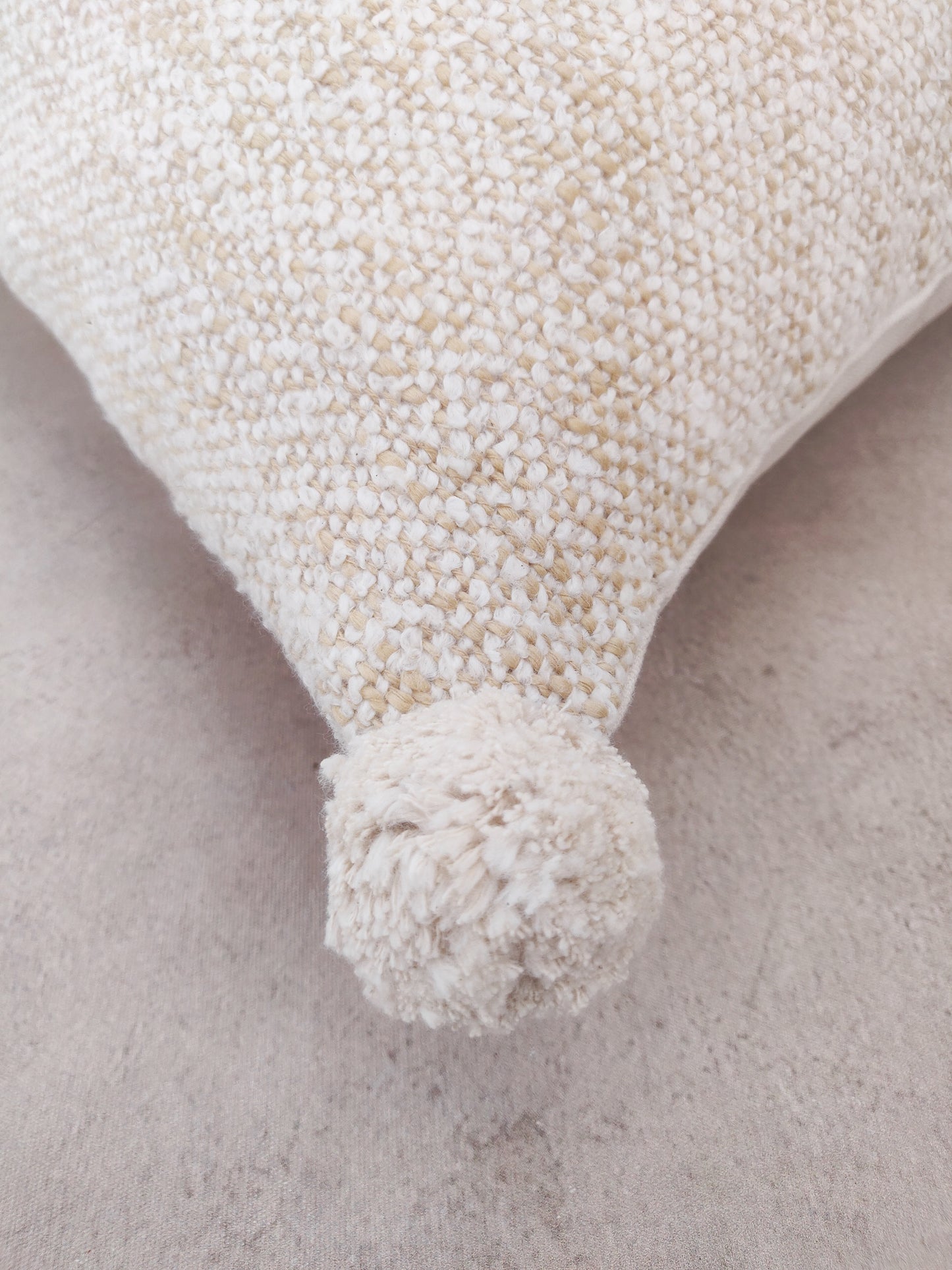 LESLIE CUSHION