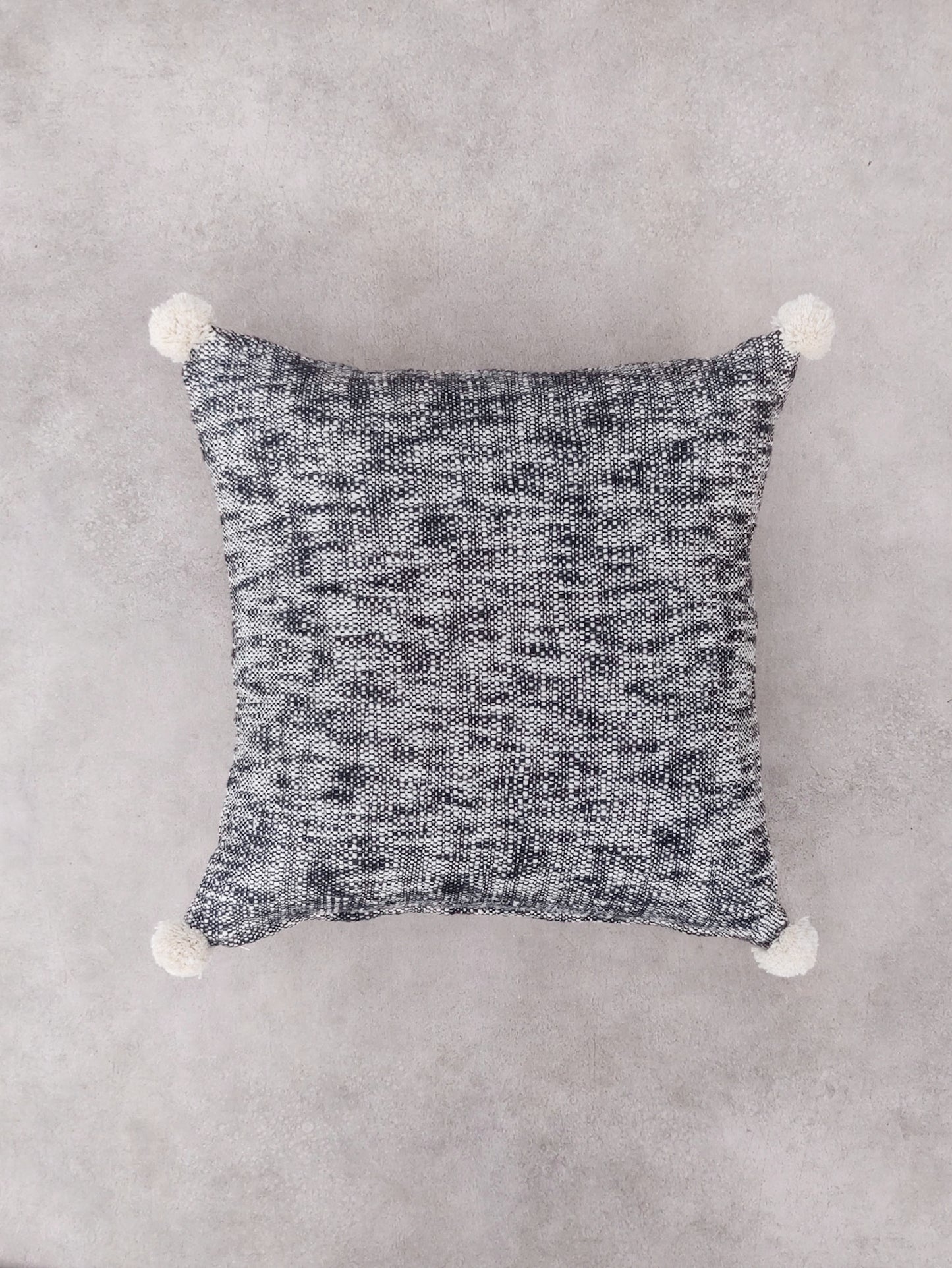 LESLIE CUSHION
