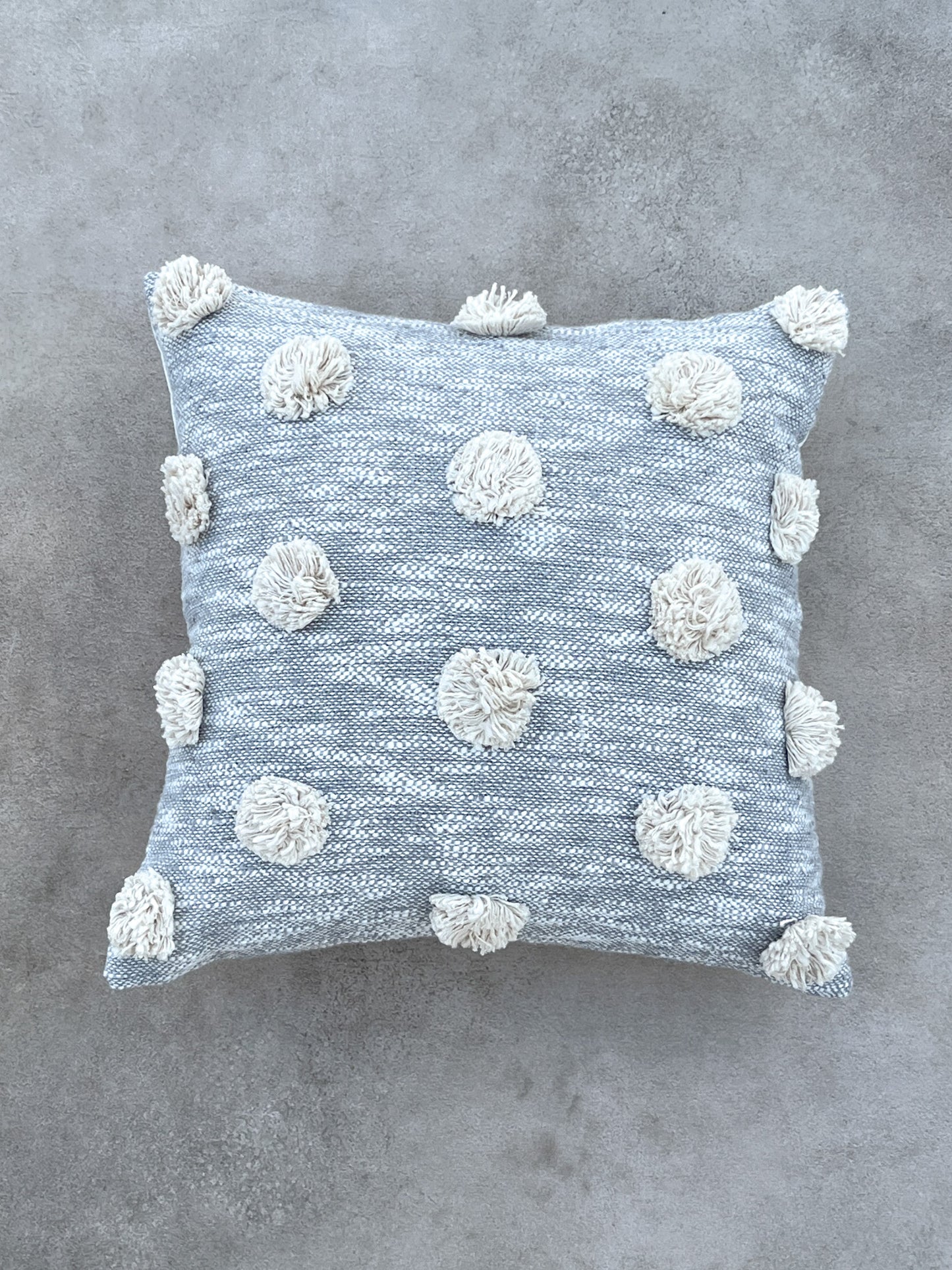 LIELA POMMED CUSHION