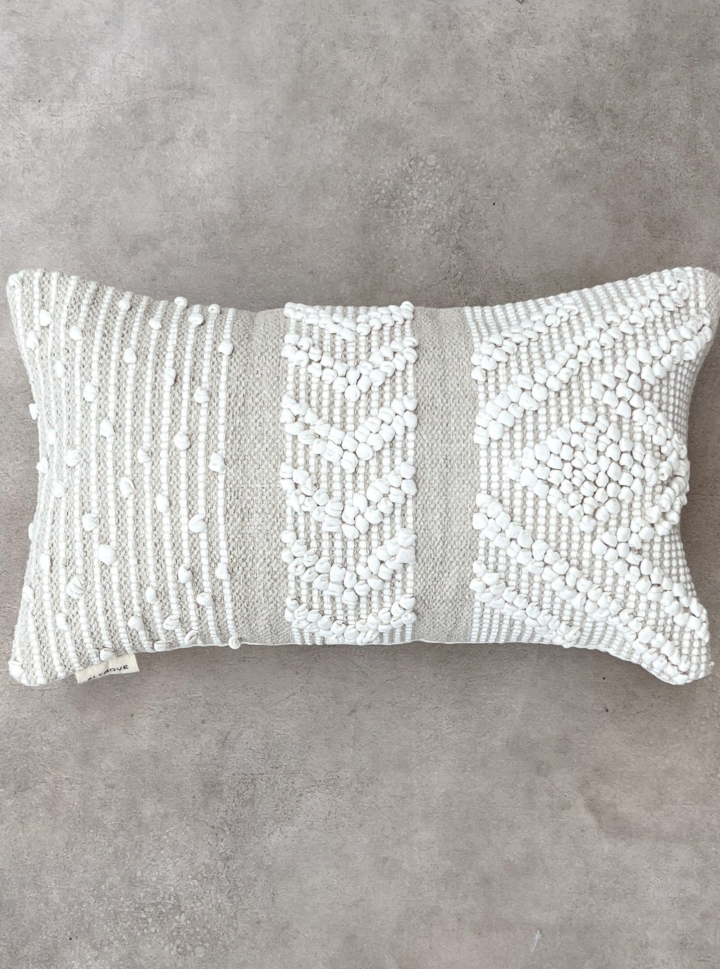 SABINE PATTERNED CUSHION NATURAL