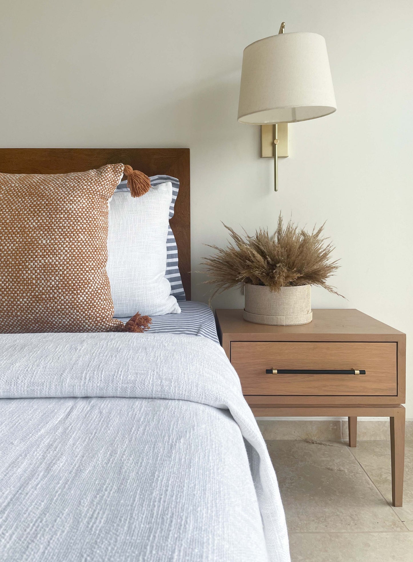 WHITE EMMER BEDDING SET