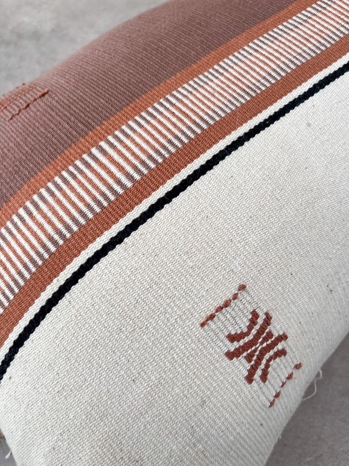 NARO CUSHION