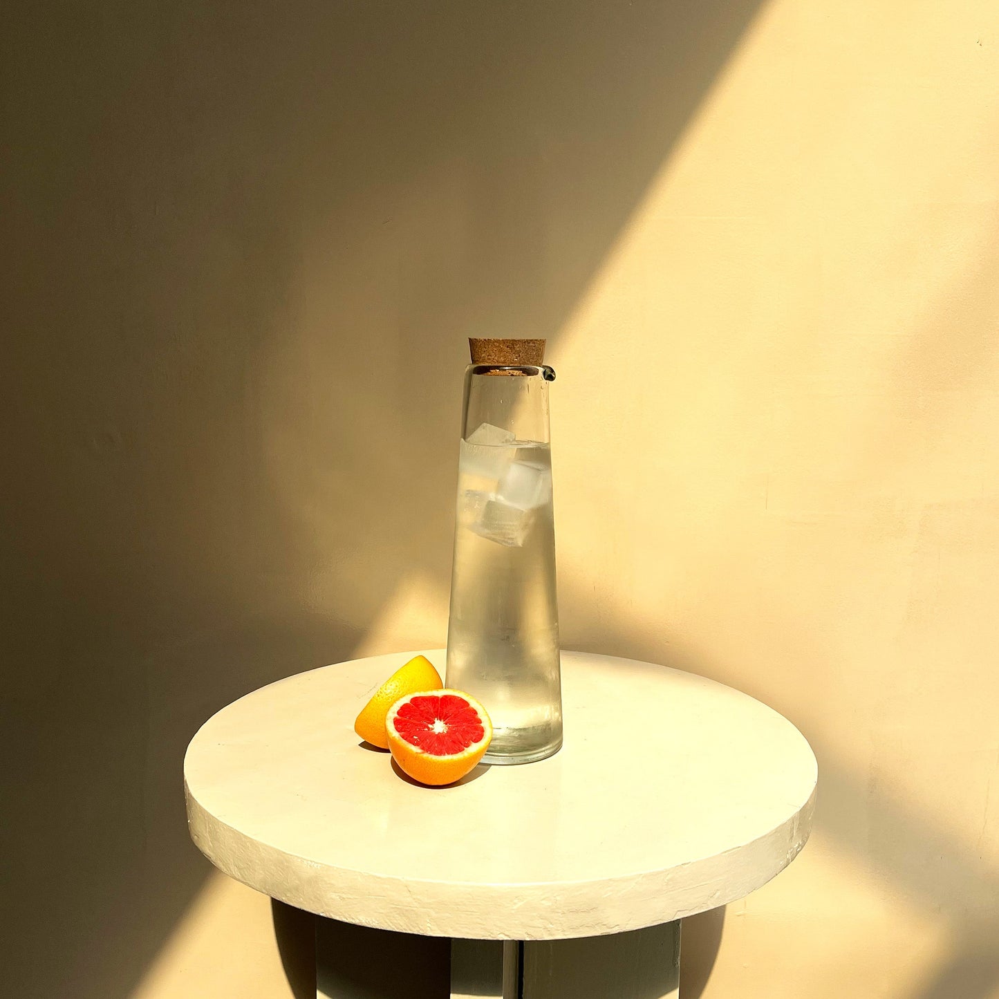 CARAFE WITH LID