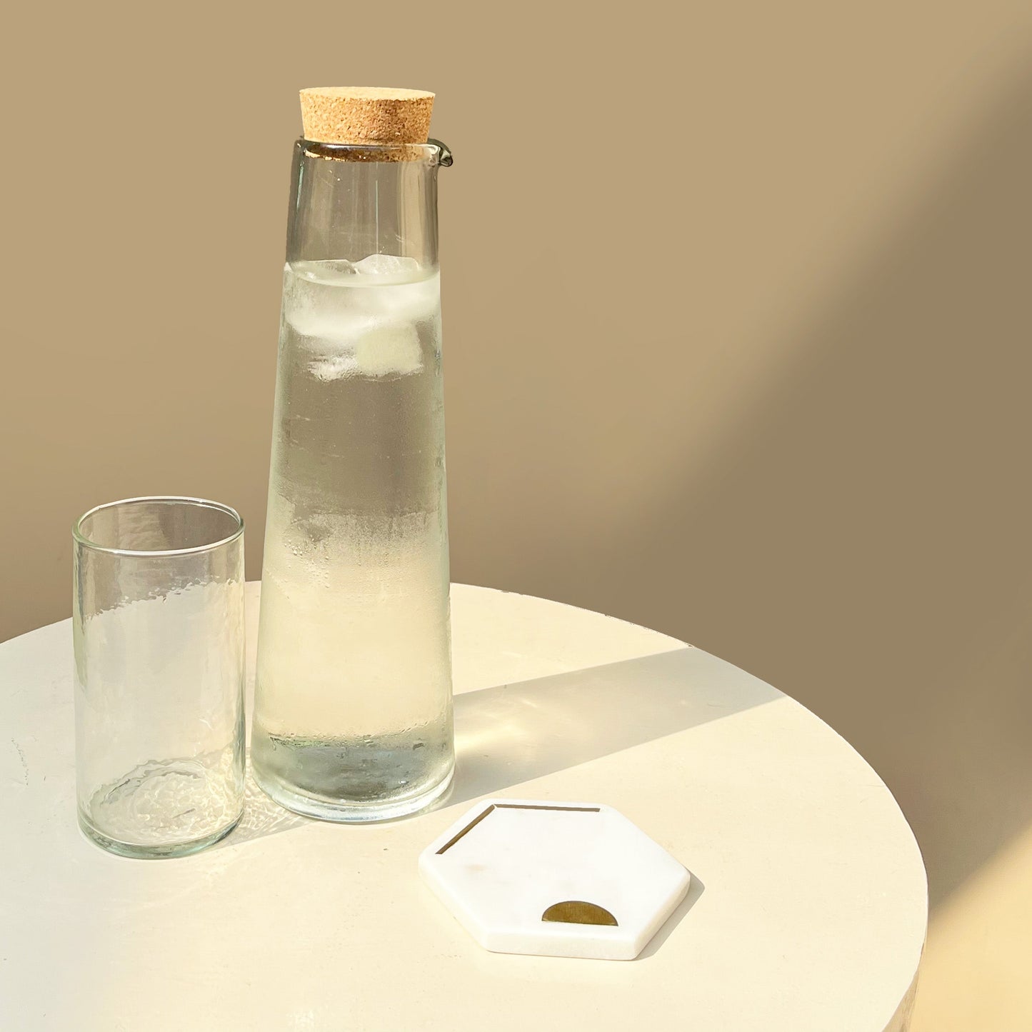 CARAFE WITH LID