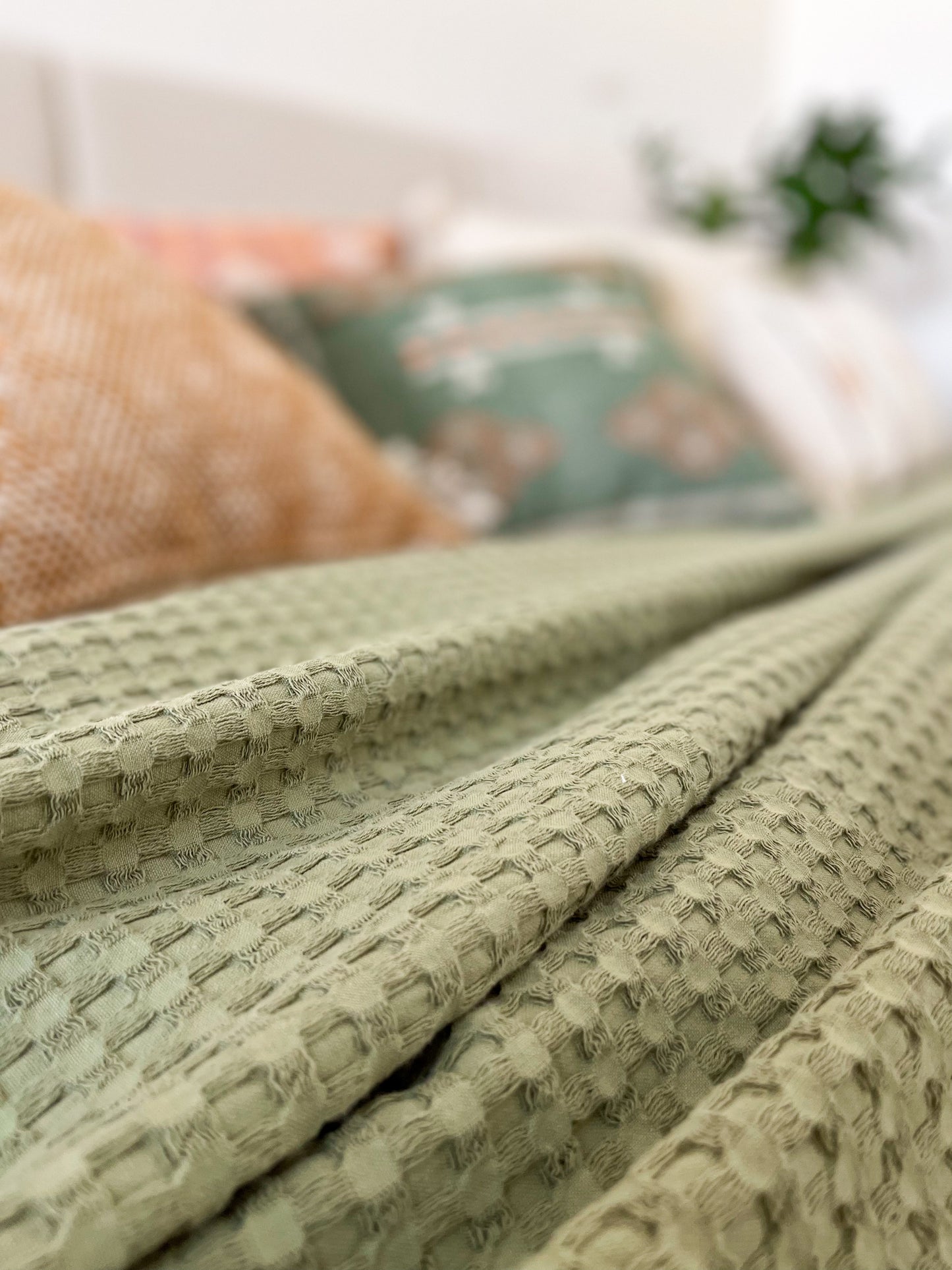 WILLOW WAFFLE BEDCOVER GREEN