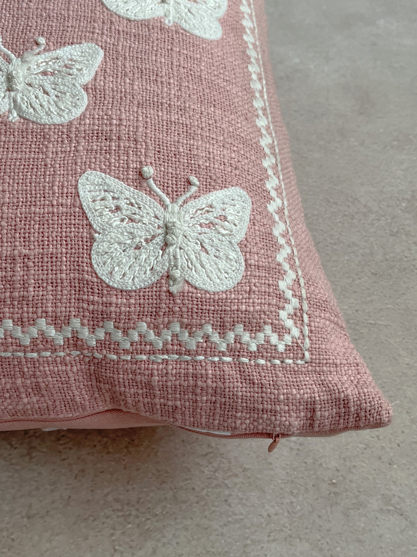 MARIPOSA CUSHION