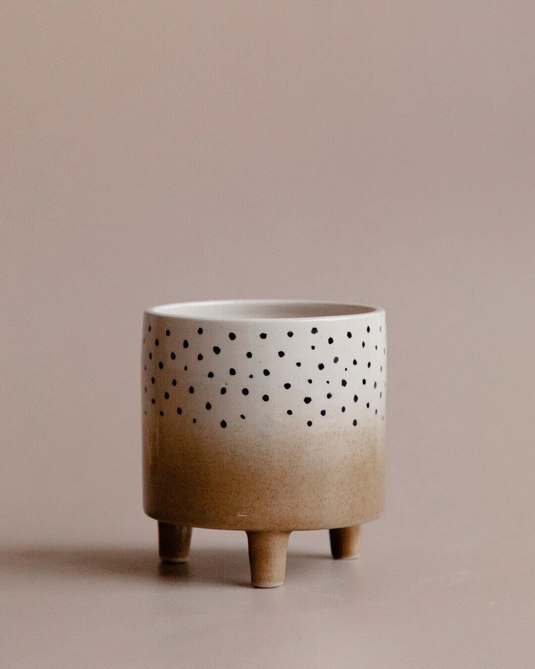 Poppy legged Plant pot at Kolus India