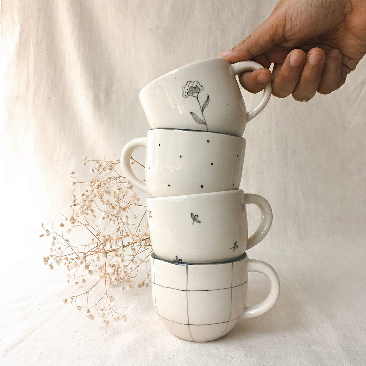 SHORT STORIES TEACUPS (SET OF 4)