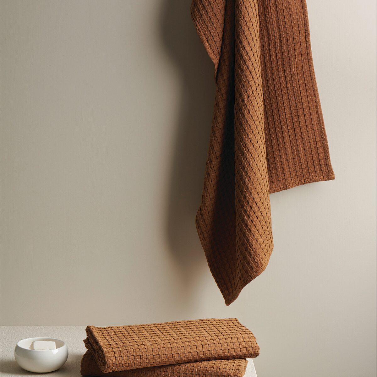 BEEHIVE WAFFLE BATH TOWEL