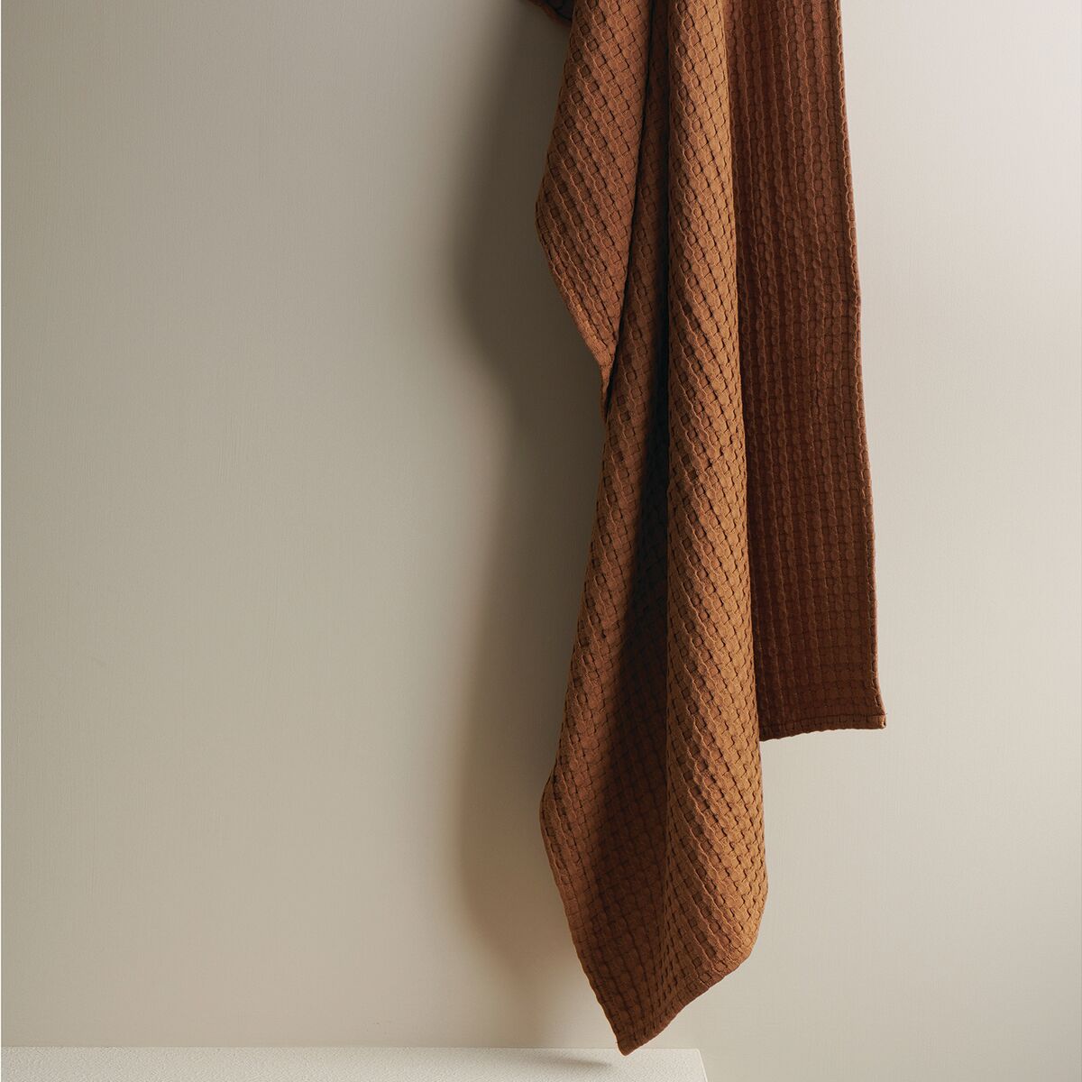 BEEHIVE WAFFLE BATH TOWEL