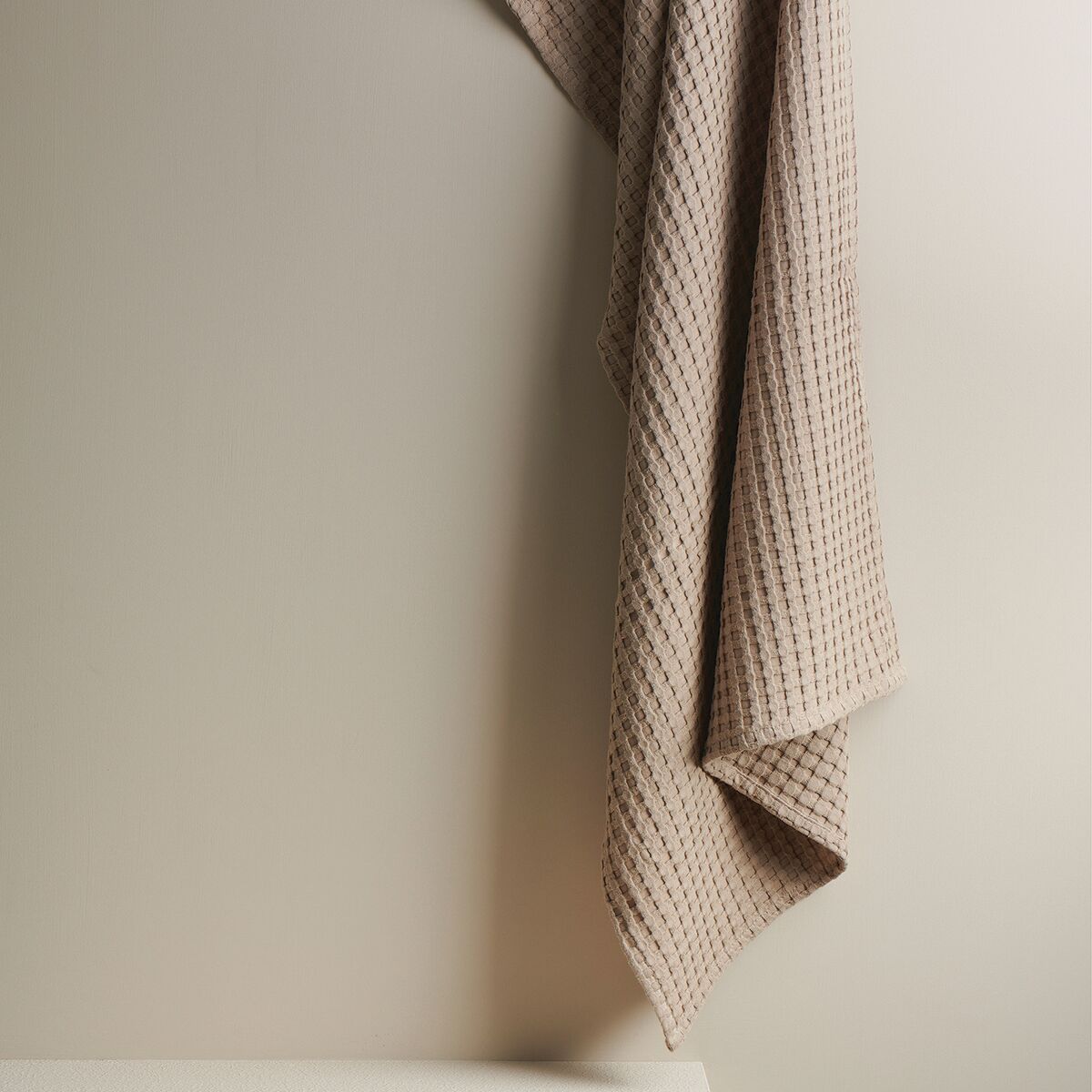 BEEHIVE WAFFLE BATH TOWEL