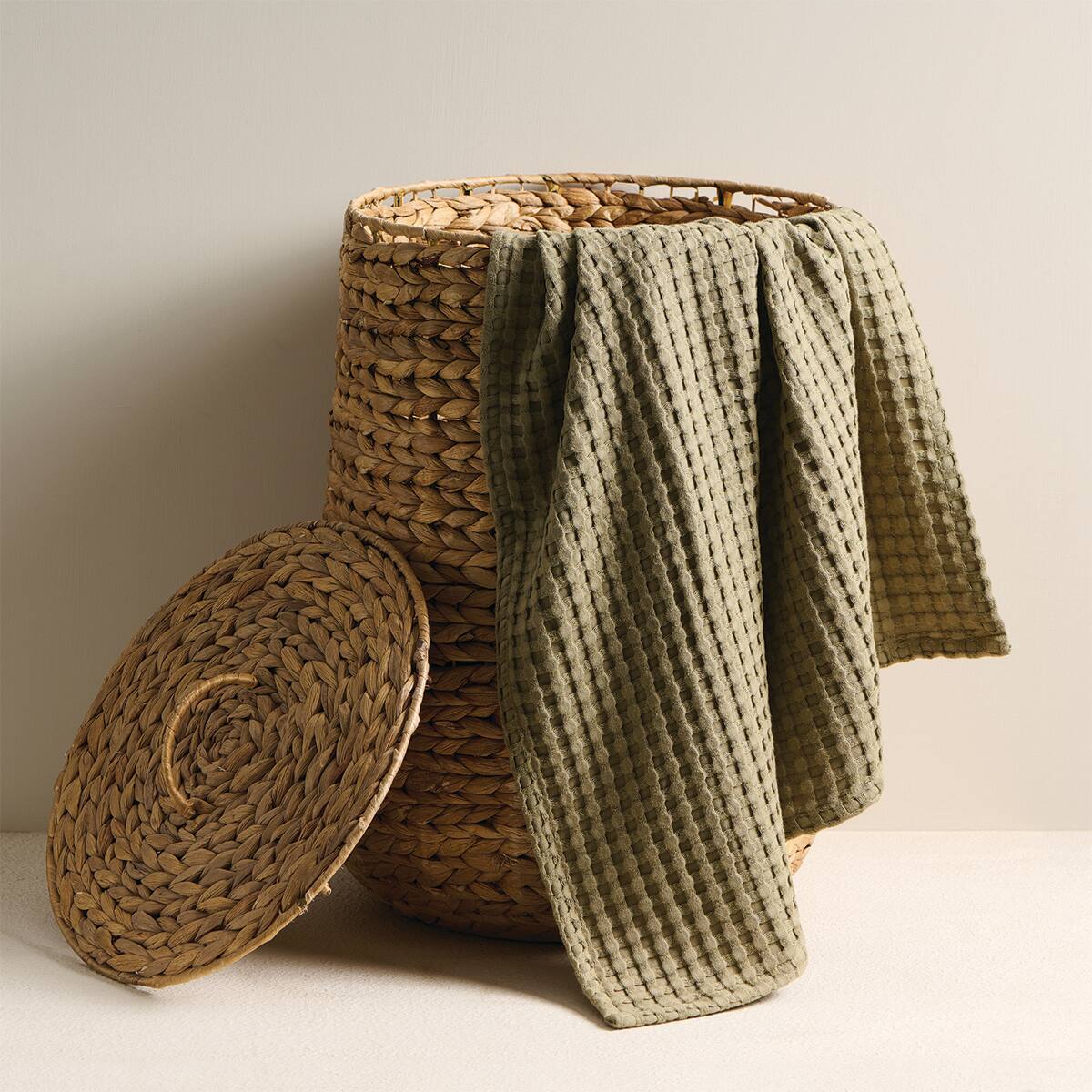 BEEHIVE WAFFLE BATH TOWEL