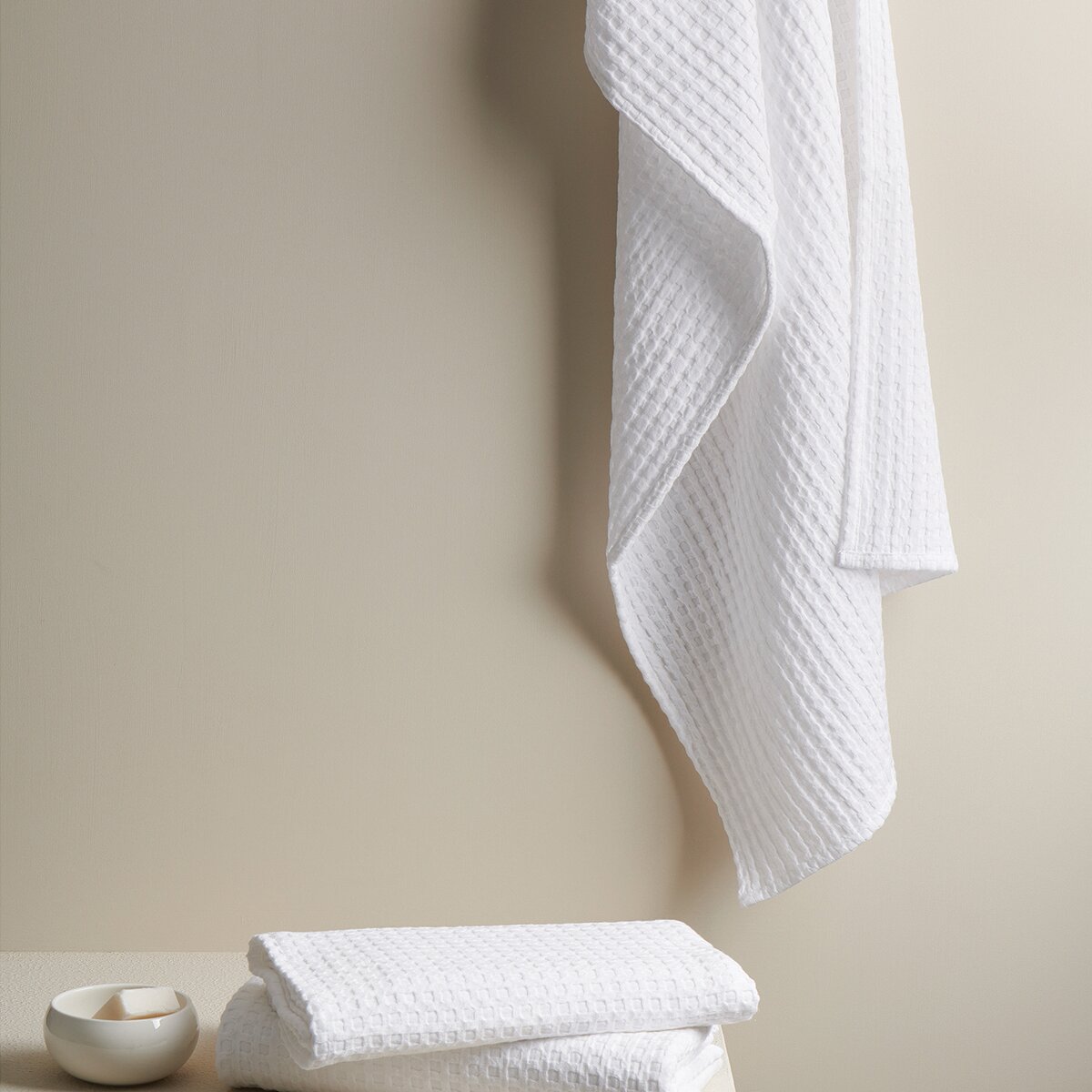 BLOOM WAFFLE TEXTURED BATH TOWEL