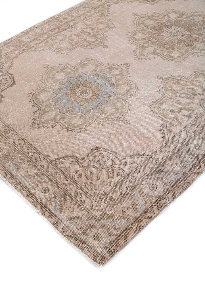 VINTAGE GOLD RUG