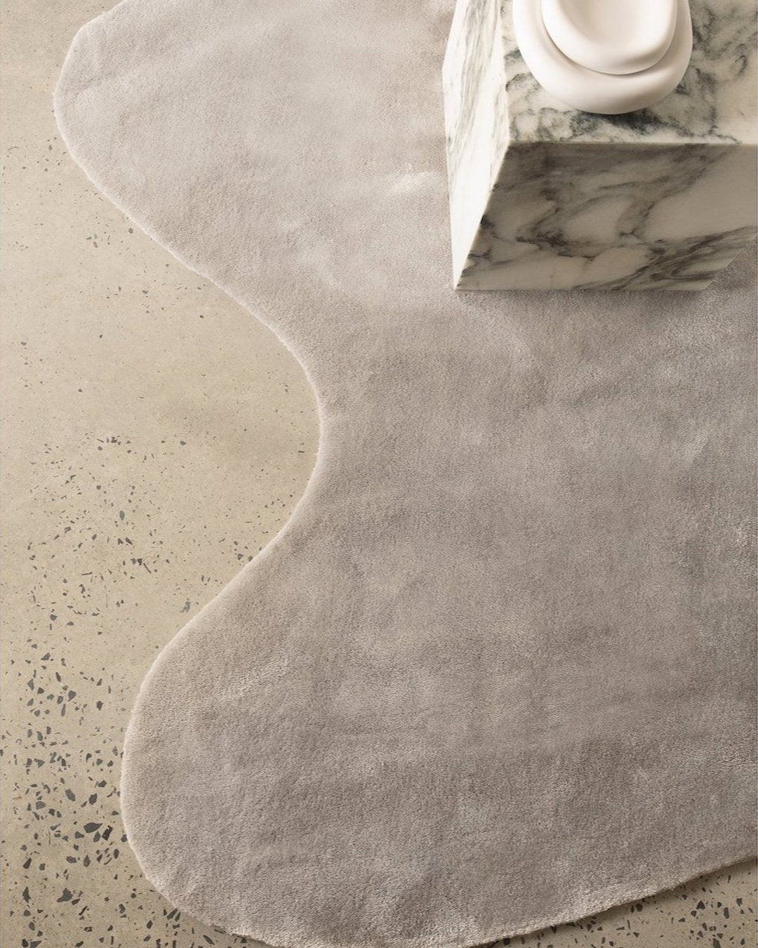 ABSTRACT SILK RUG - CLOUD GRAY