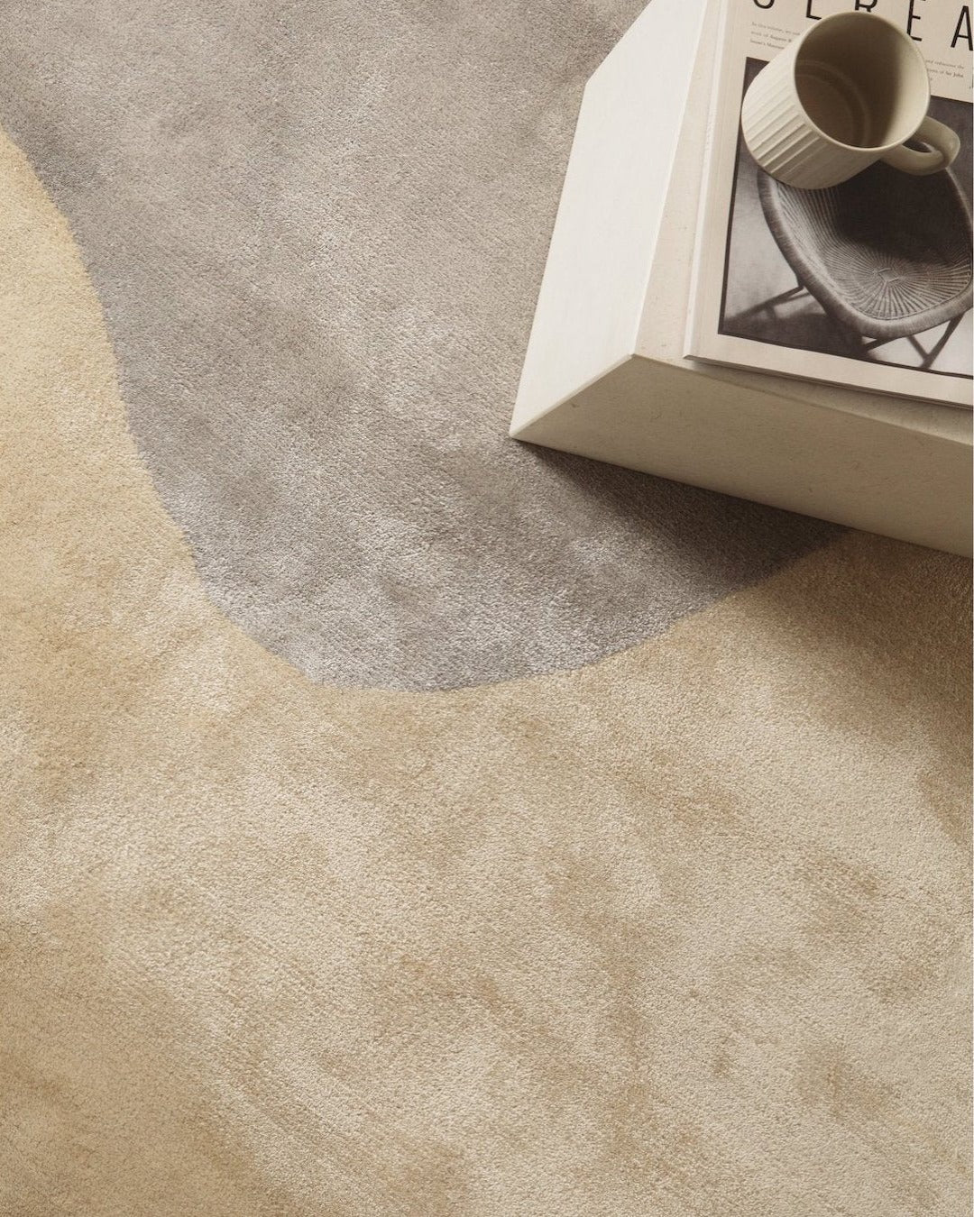 NASAI SILK RUG - PALE GREY