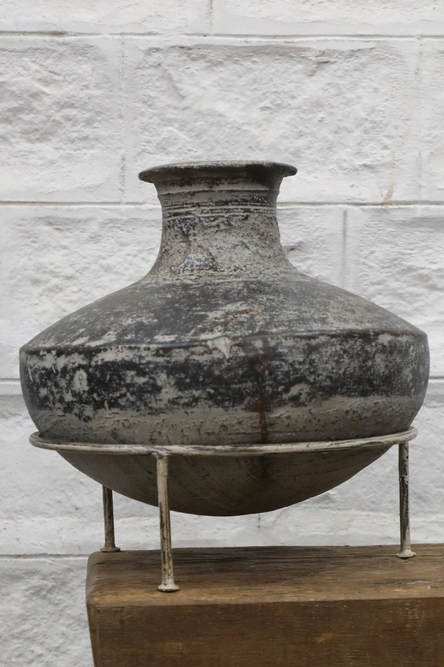 RUSTIC CLAY POT